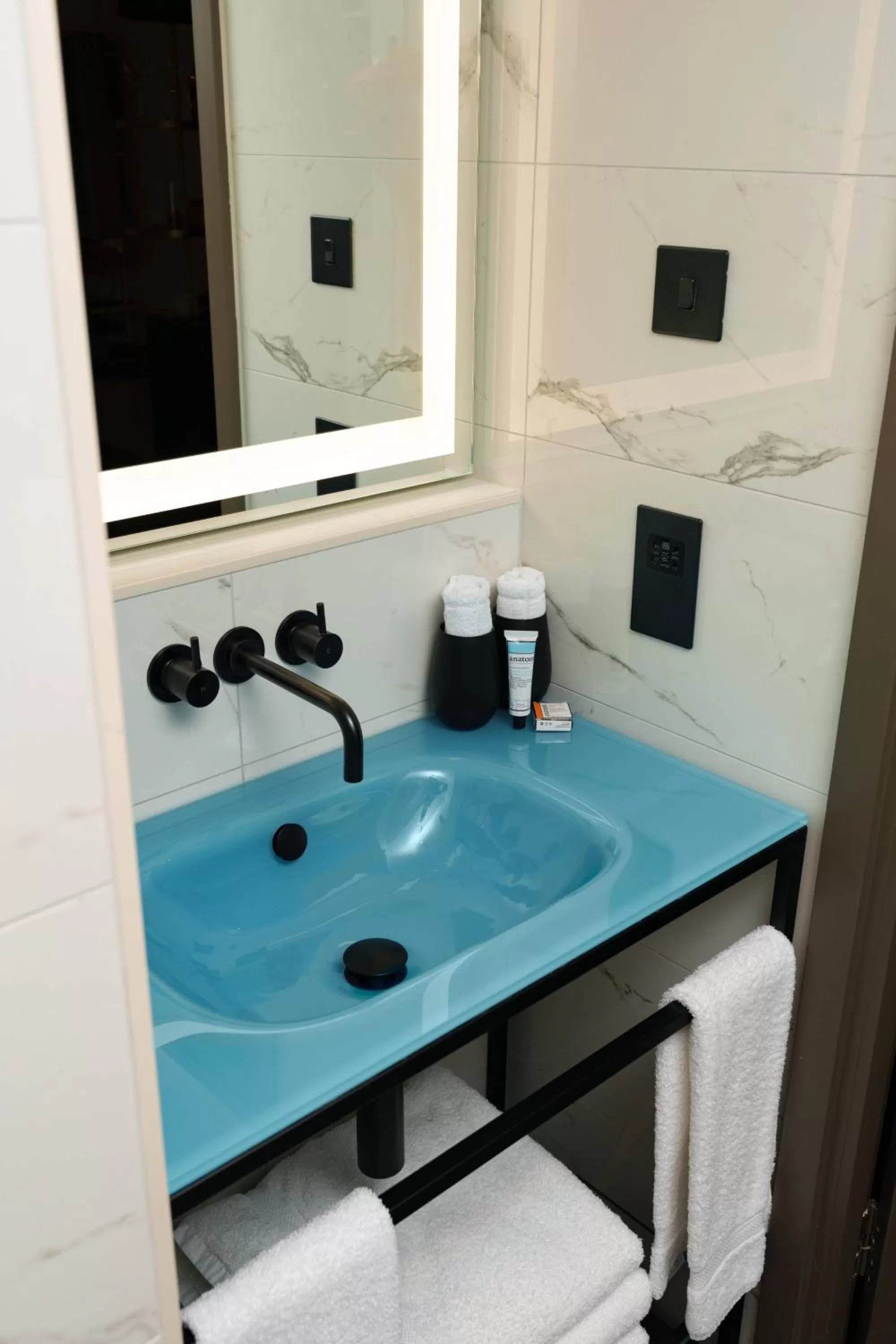 Bathroom in Middle Eight - Covent Garden - Preferred Hotels and Resorts