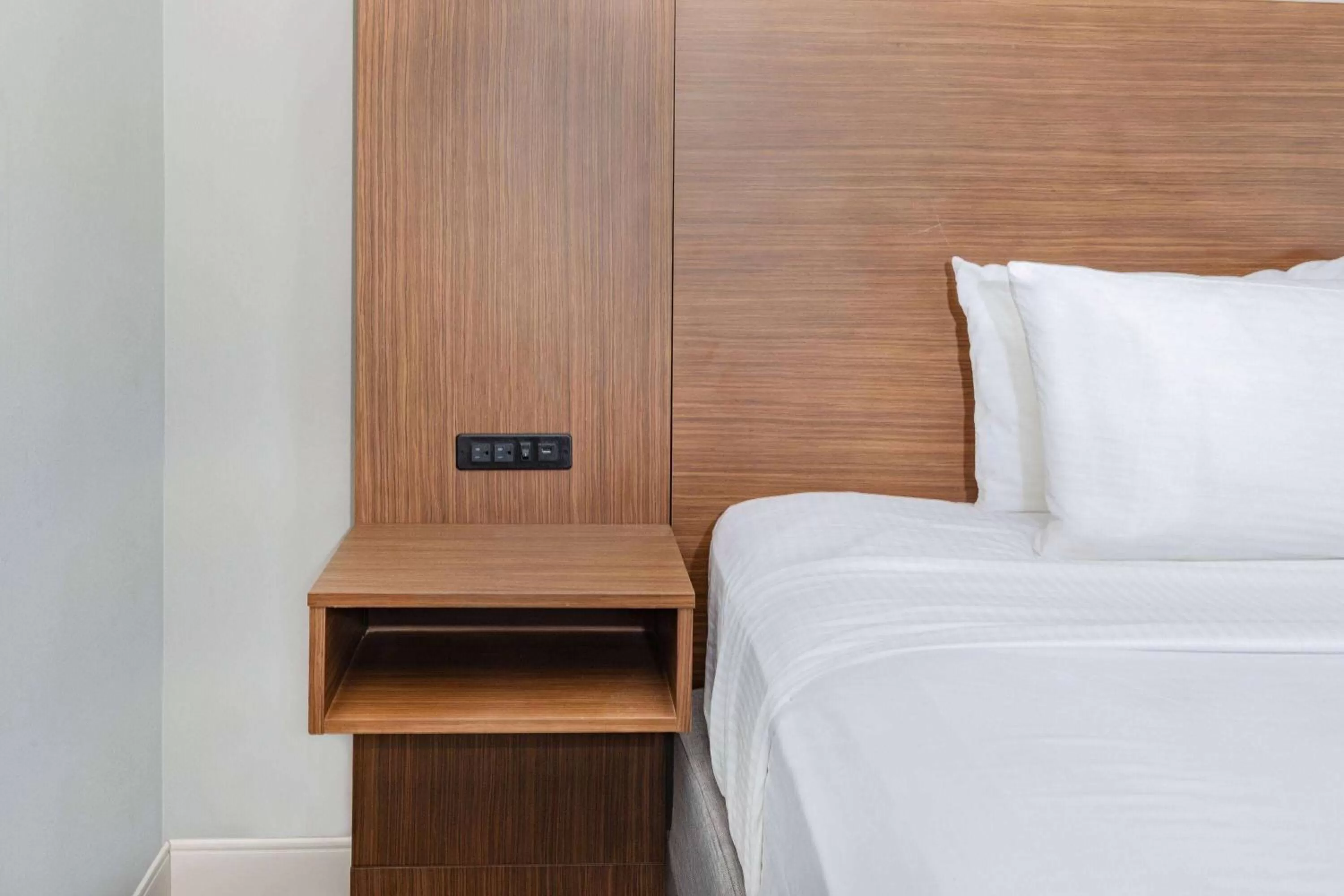 Bedroom, Bed in Hawthorn Extended Stay by Wyndham Ardmore