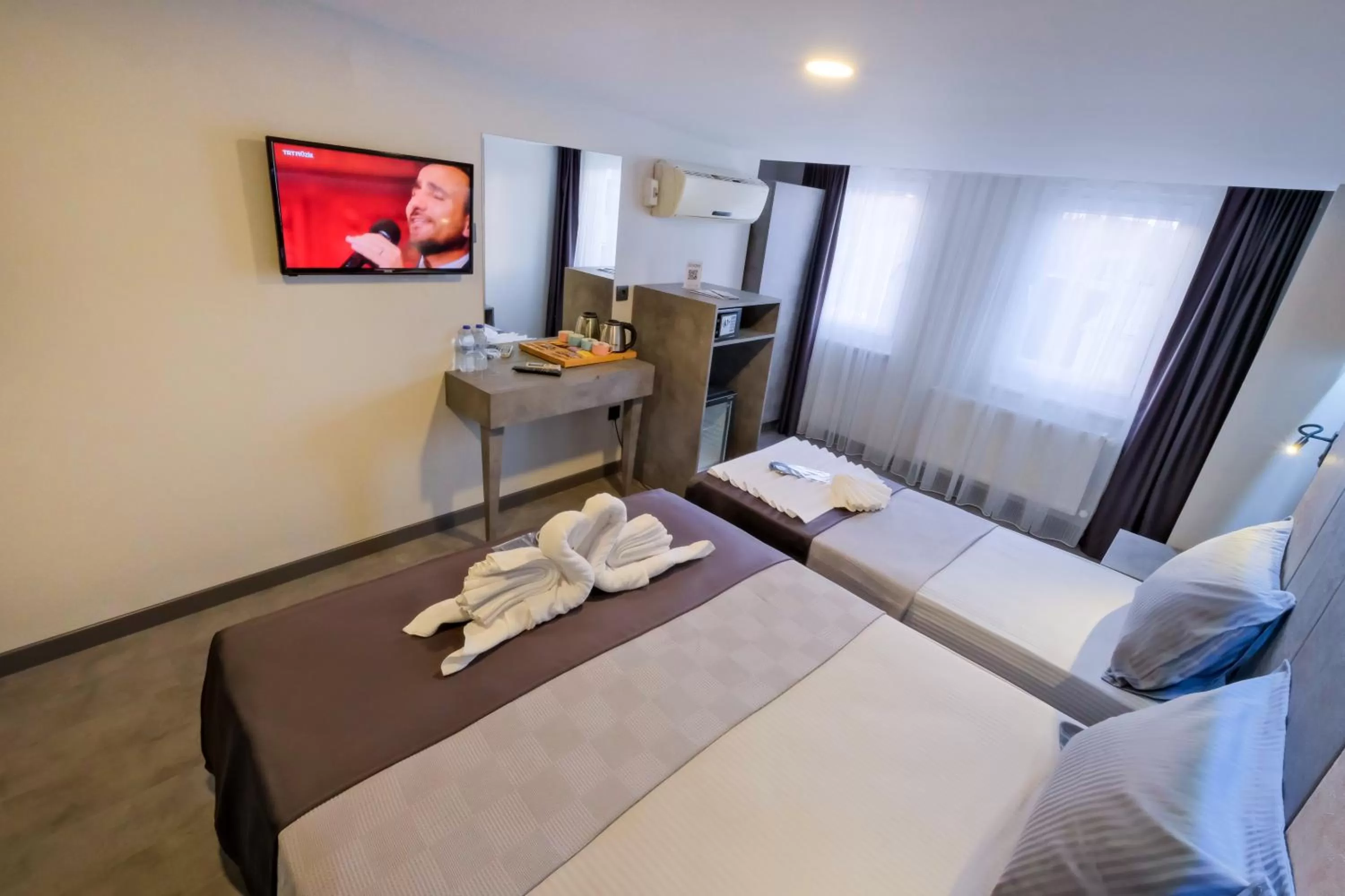 Bed in The Queen Hotel