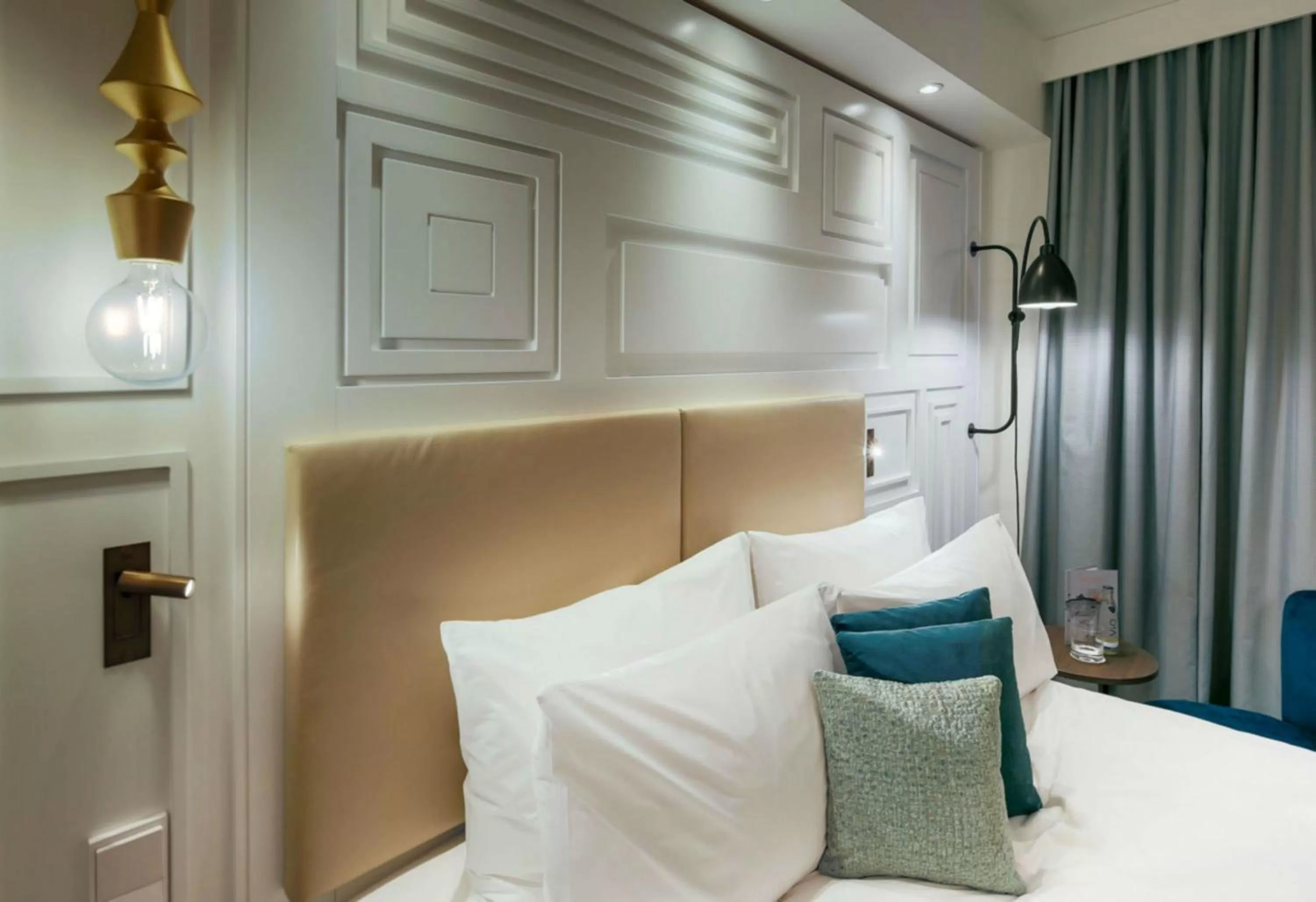 Bed in Hotel Indigo Dresden - Wettiner Platz by IHG