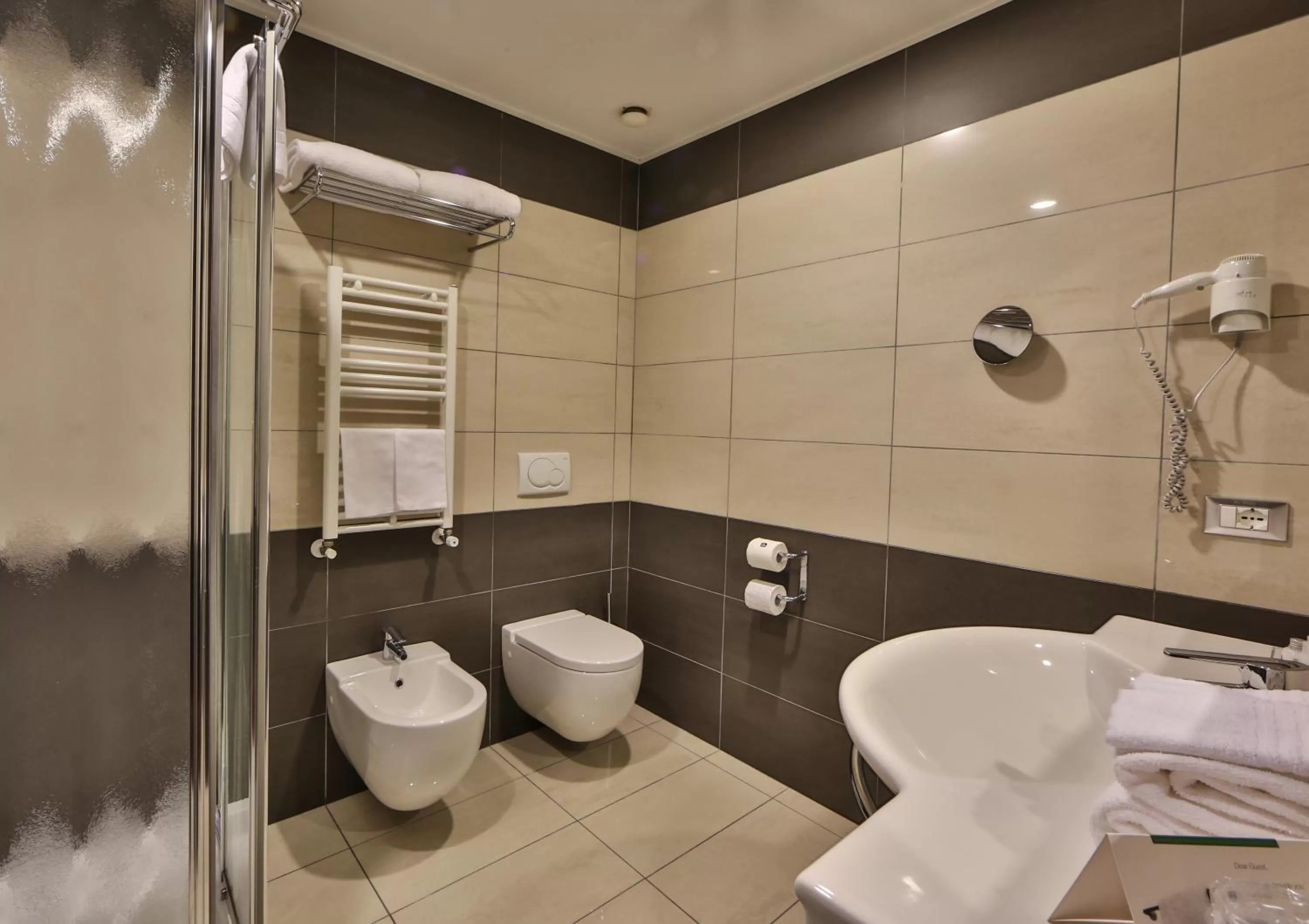 Shower in Best Western Plus Hotel Galileo Padova