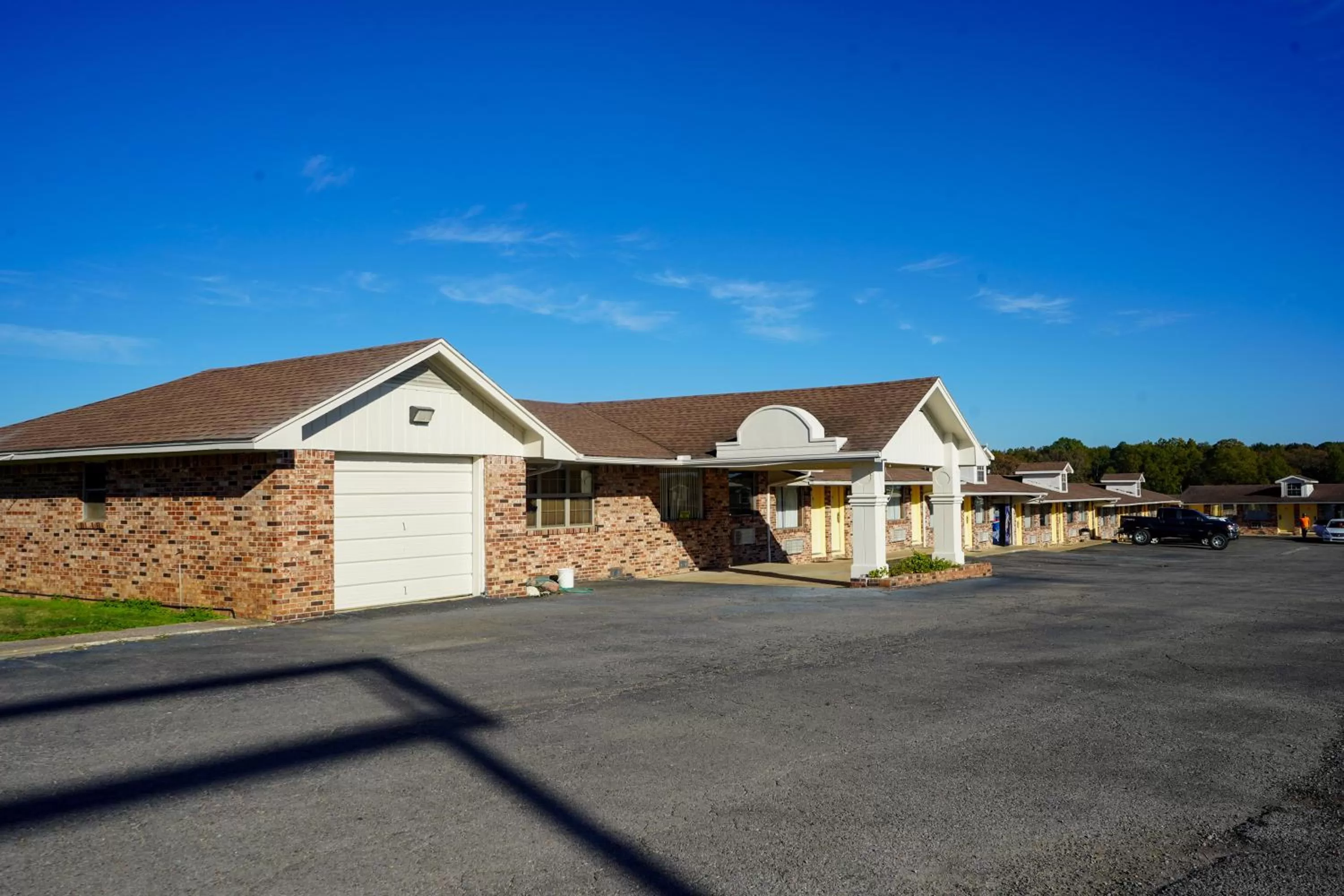 Property building in Sunset Inn Clarksville