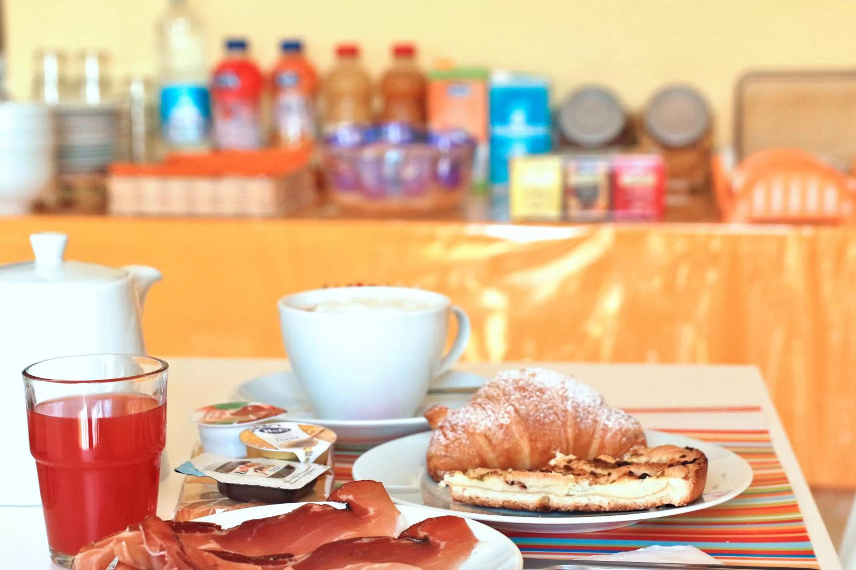 Buffet breakfast in Kosmos