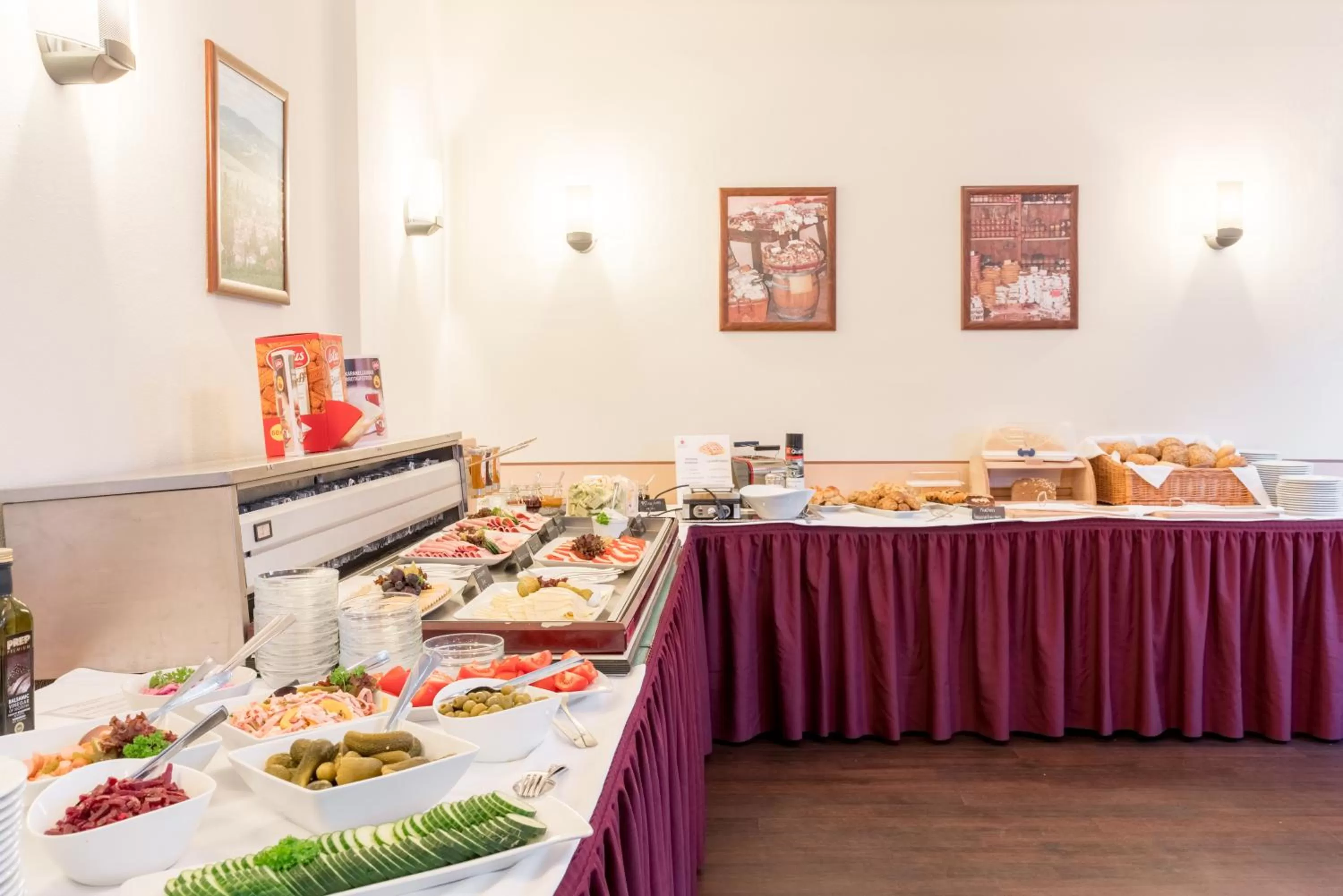 Buffet breakfast in AZIMUT Hotel Dresden