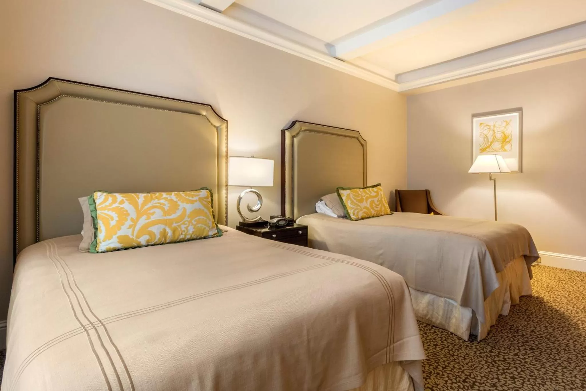 Facade/entrance, Bed in Omni Berkshire Place