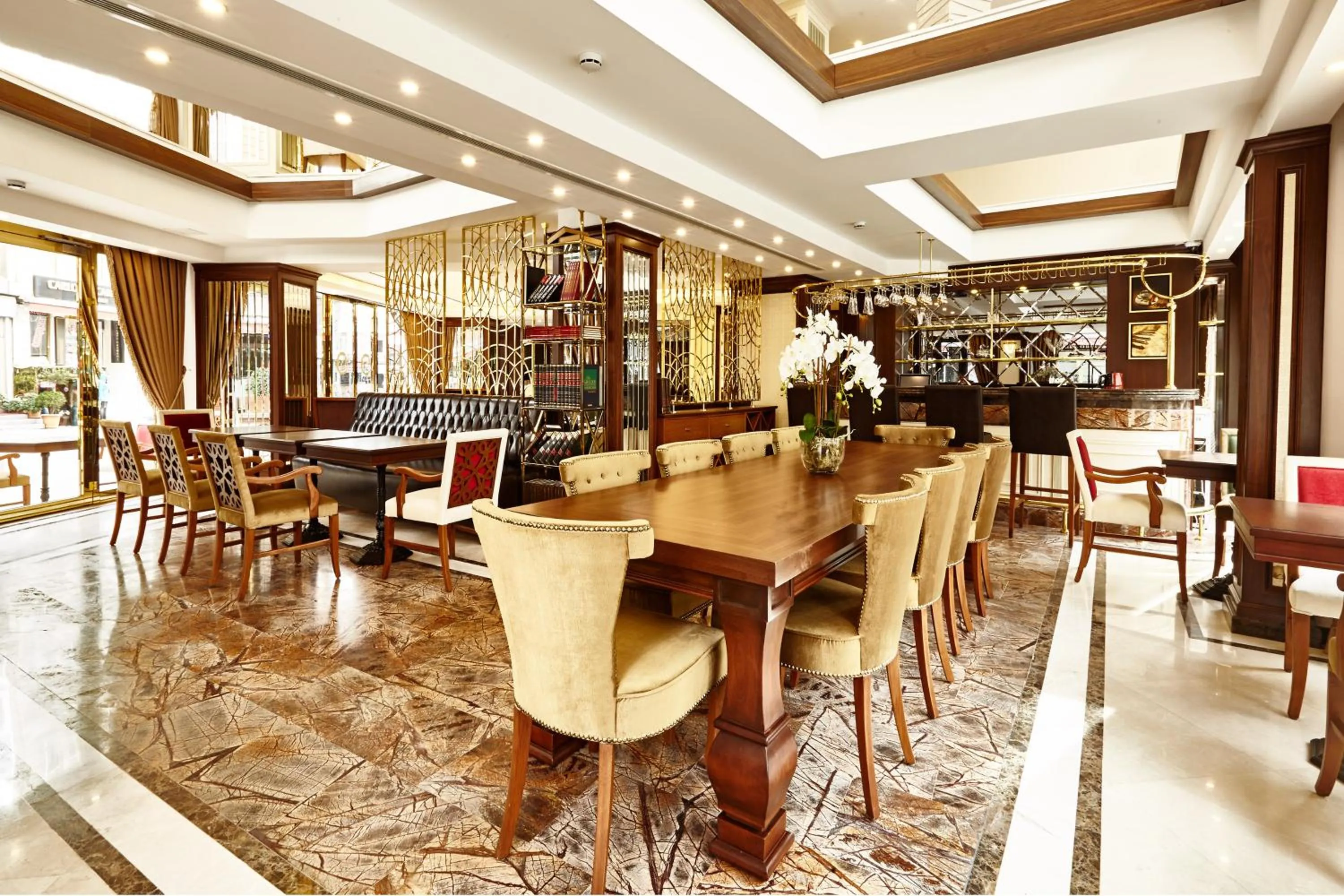 Restaurant/places to eat in Beethoven Hotel - Special Category
