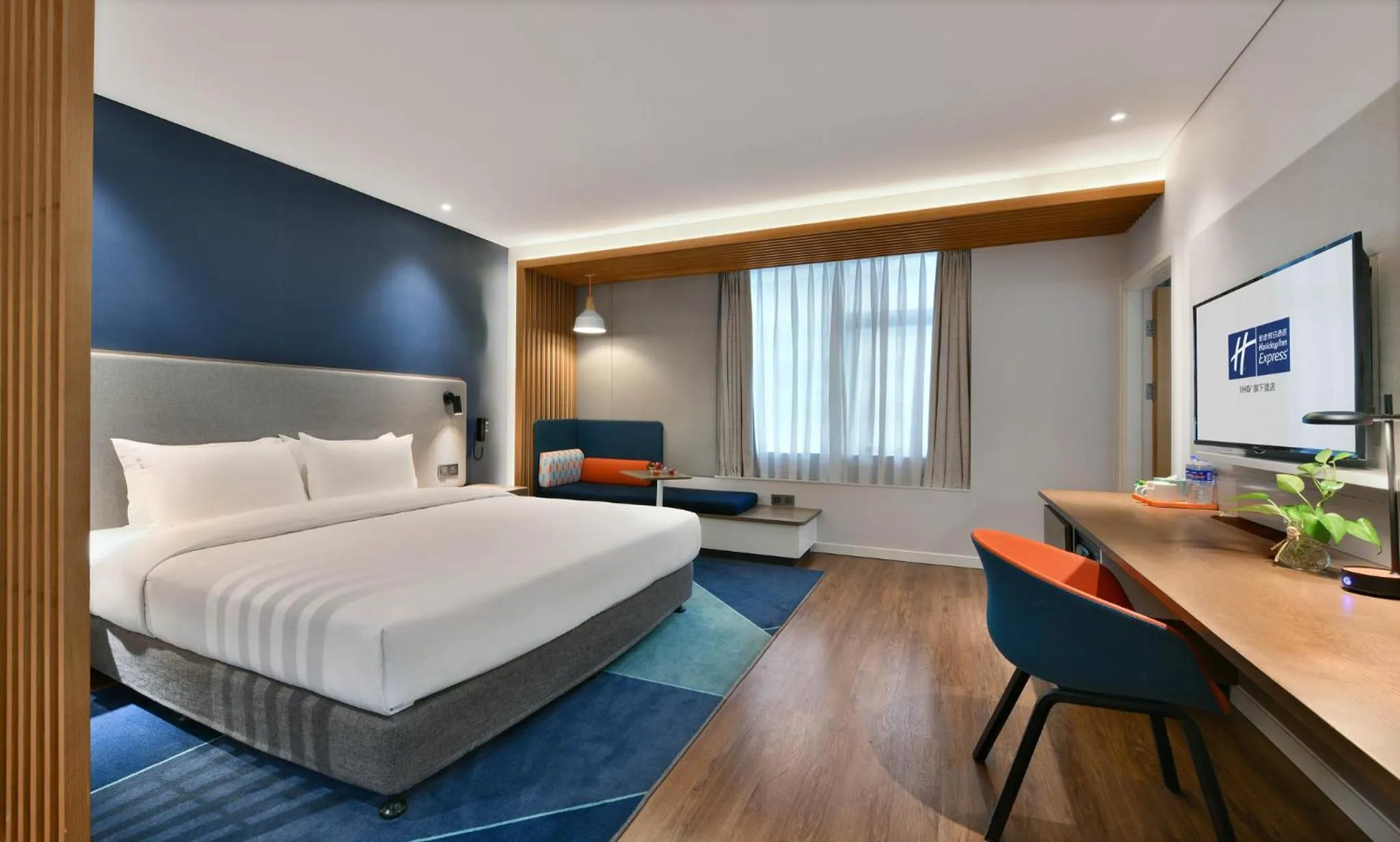 Photo of the whole room, Bed in Holiday Inn Express Chengdu North Railway Station by IHG - Near Panda Base, Near Chunxi Road Free laundromat