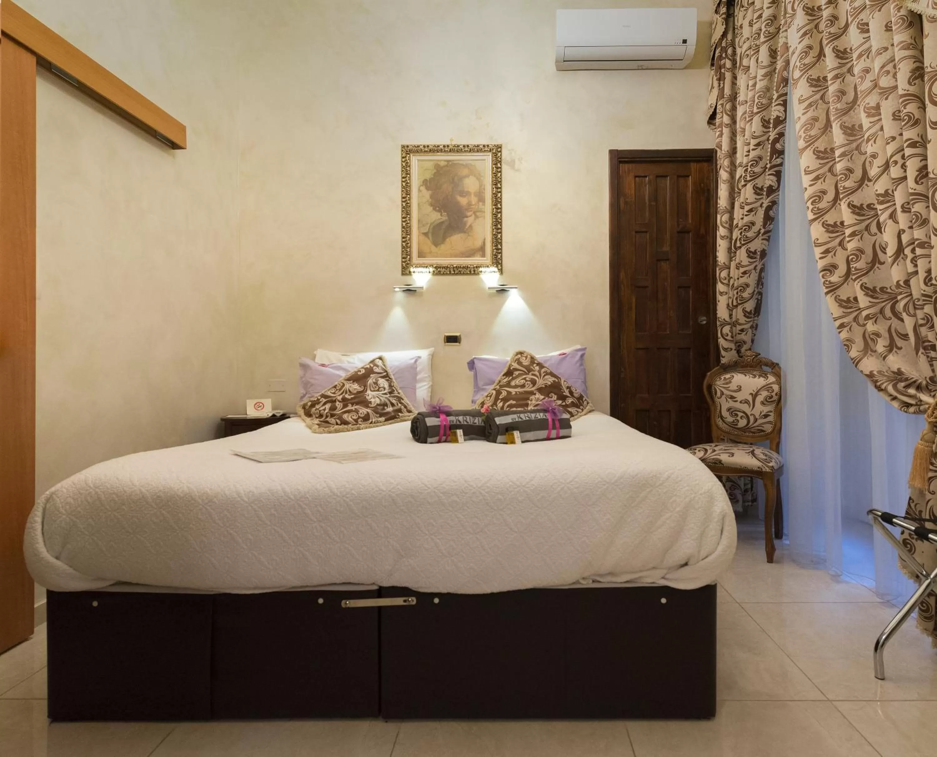 Bedroom, Bed in B&B Roma Royal Residence