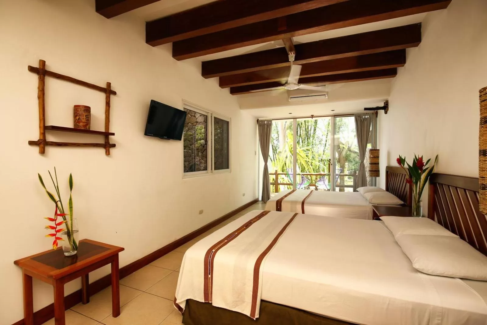 Bedroom, Bed in Hotel Maya Internacional