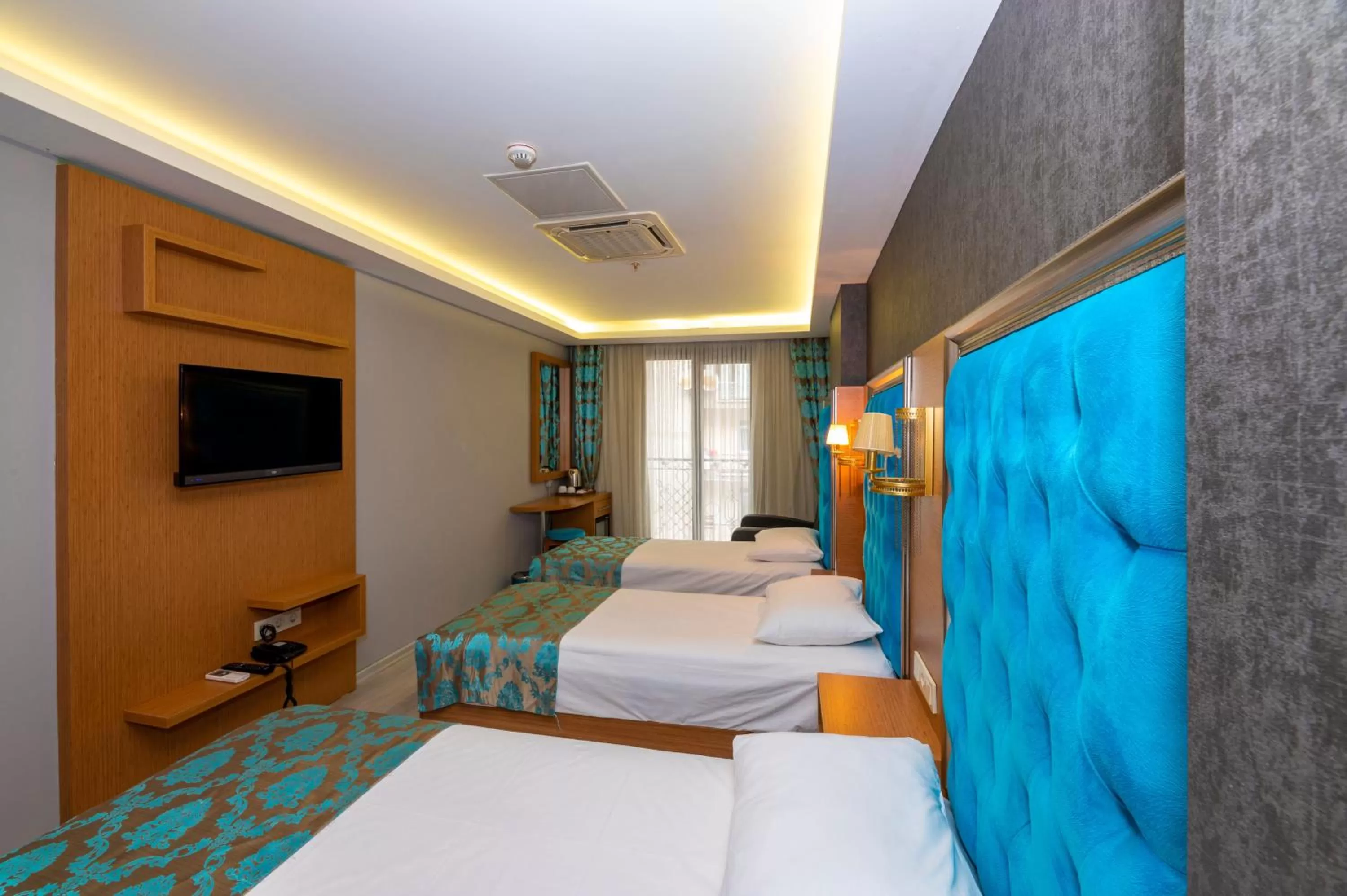 City view, Bed in Grand Palace Hotel