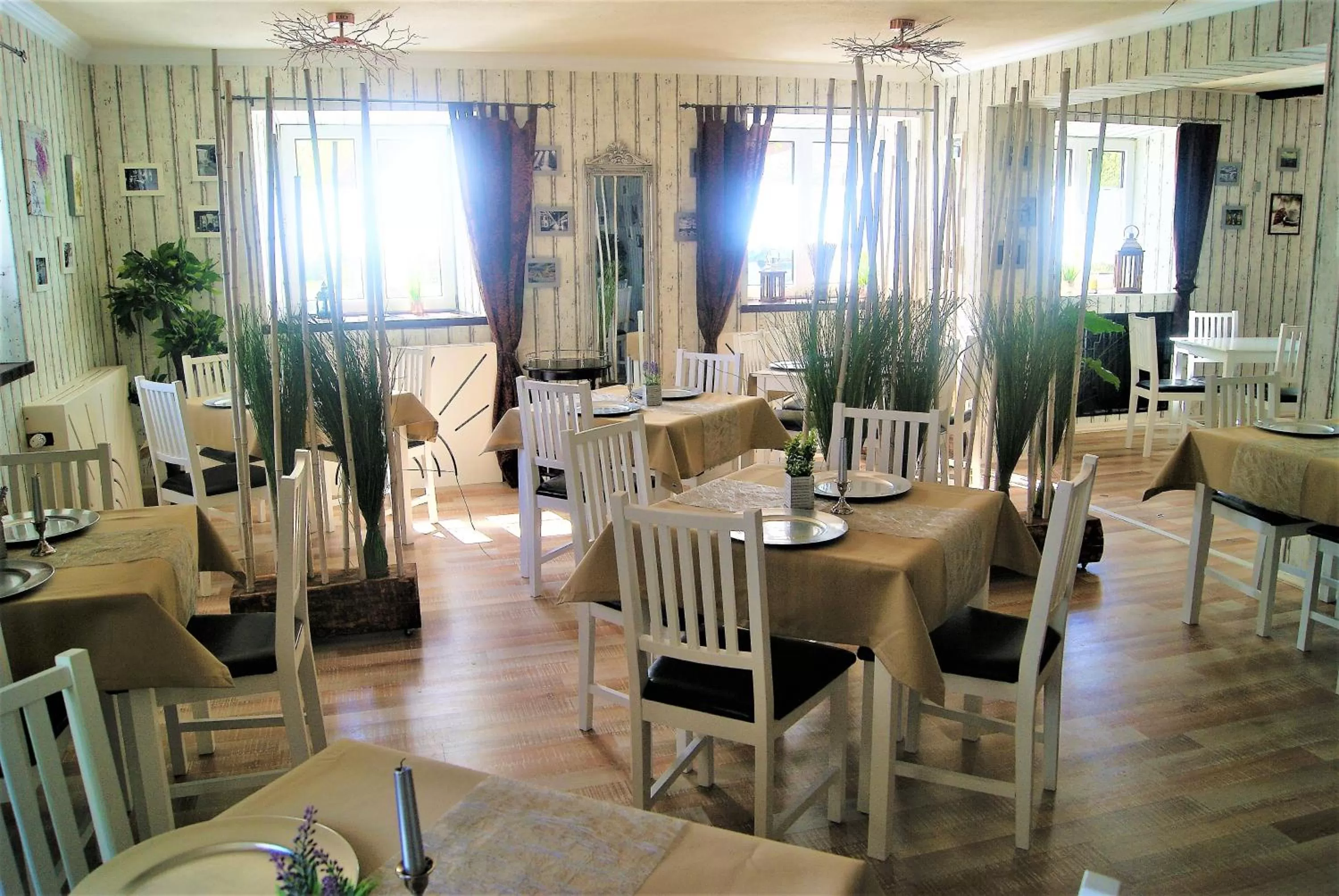 Restaurant/places to eat in Landhotel Römerkessel