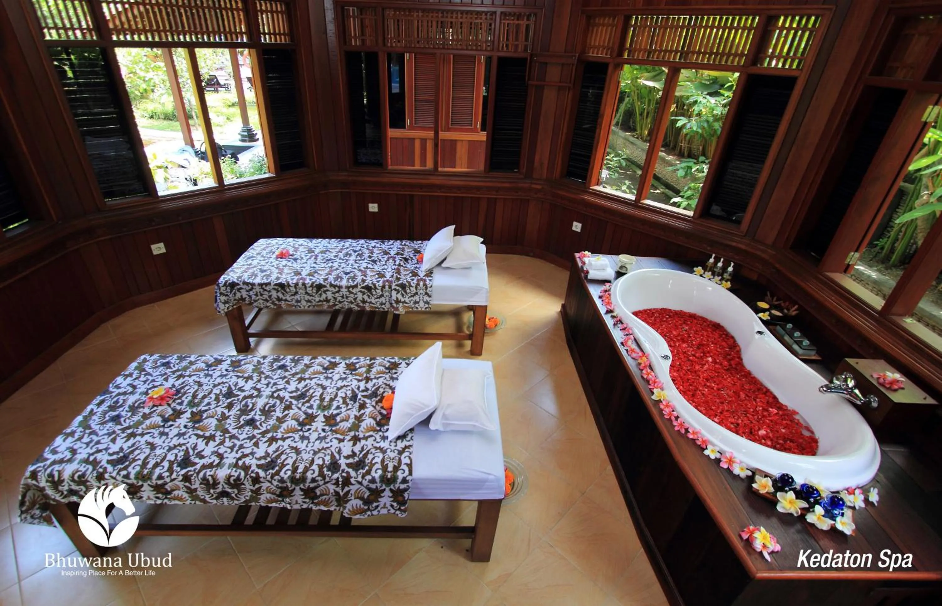 Hot Tub in Bhuwana Ubud Hotel and Farm