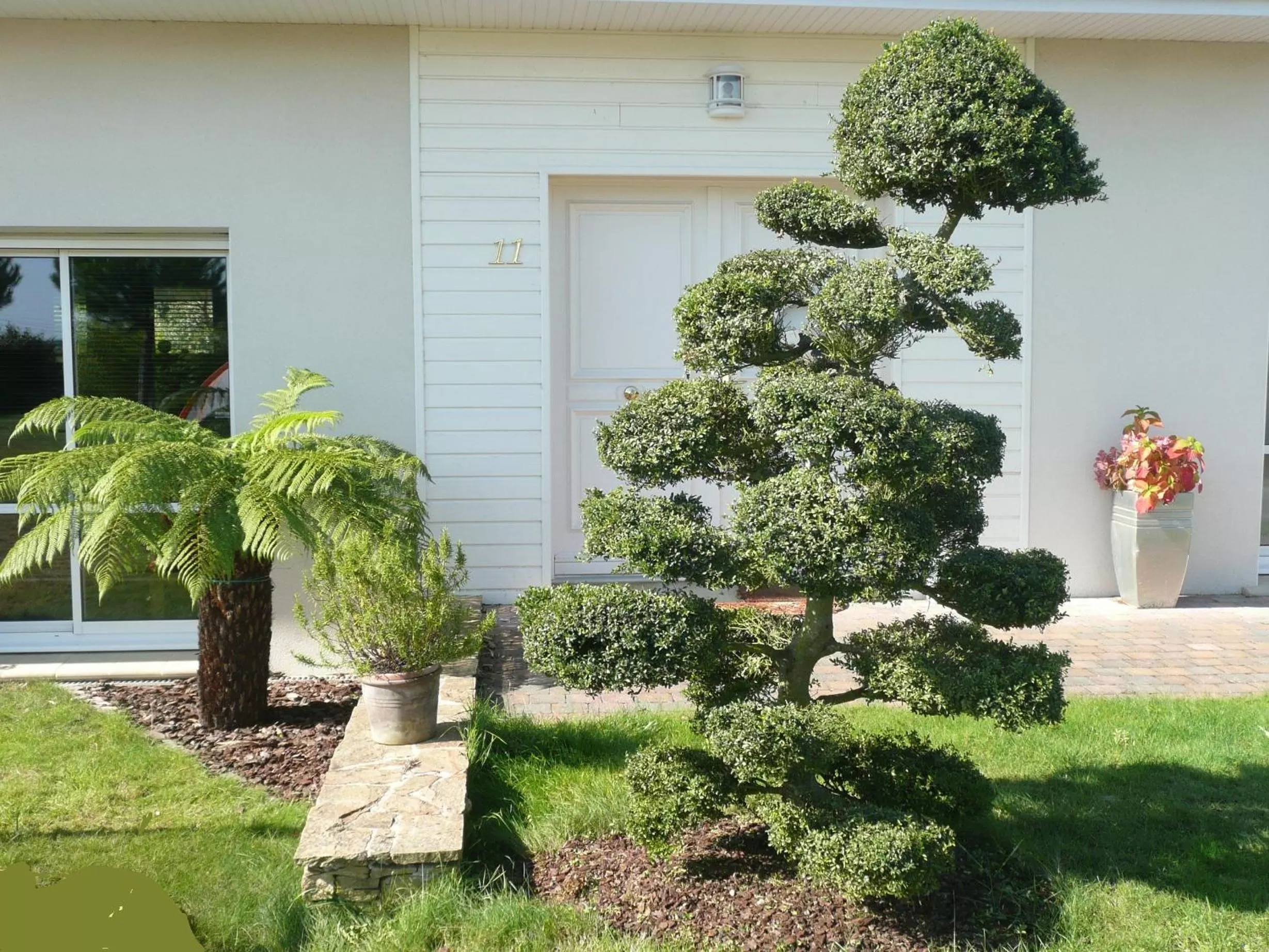 Facade/entrance, Garden in Le Temps des Hôtes