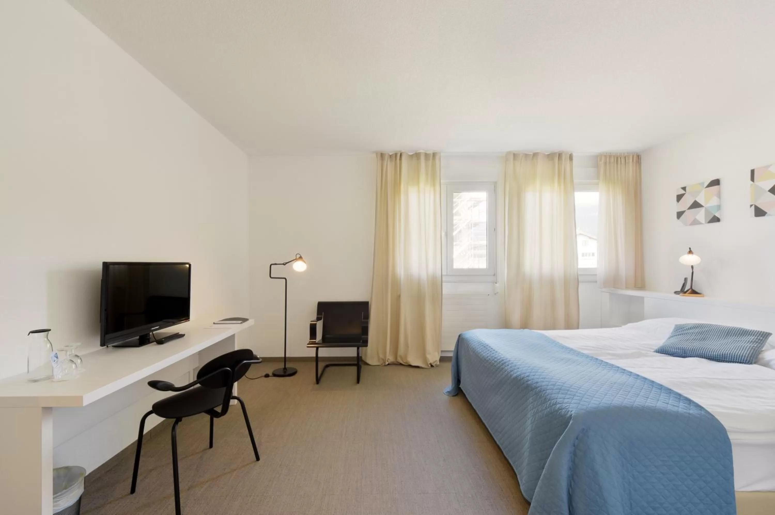 TV and multimedia, Bed in Hôtel des Mosaiques