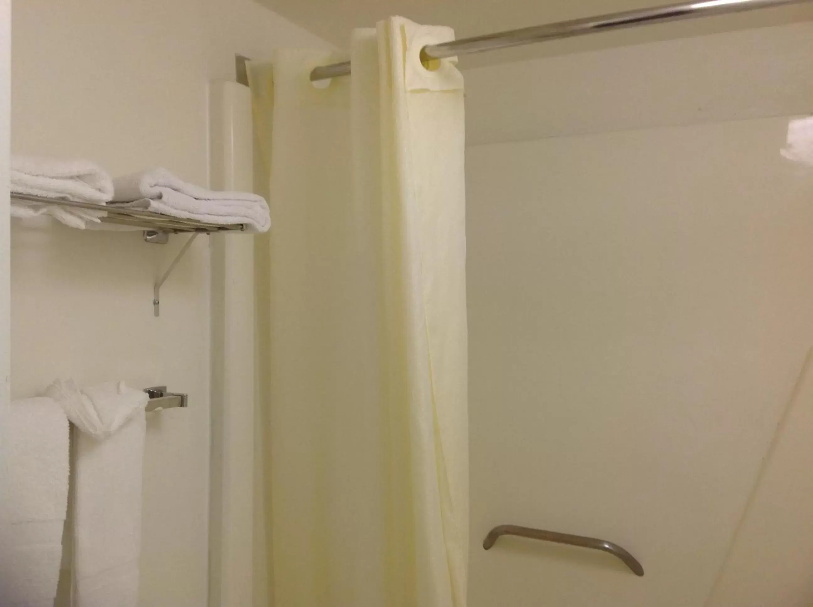 Double Room with Two Double Beds - Non-Smoking in Econo Lodge Tallahassee North Double Room with Two Double Beds - Non-Smoking in Econo Lodge Tallahassee North