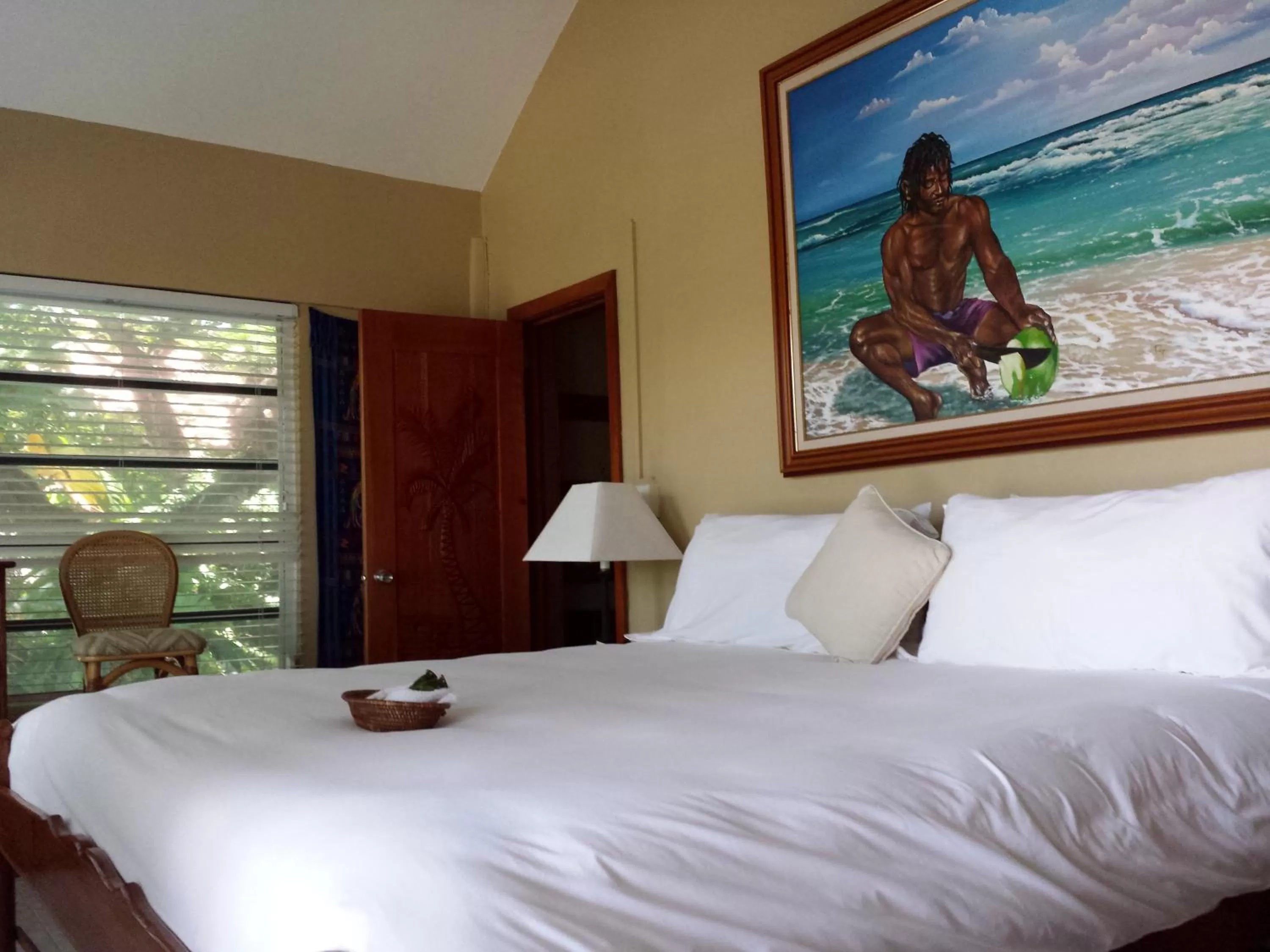 Photo of the whole room, Bed in The Palms Oceanfront Suites