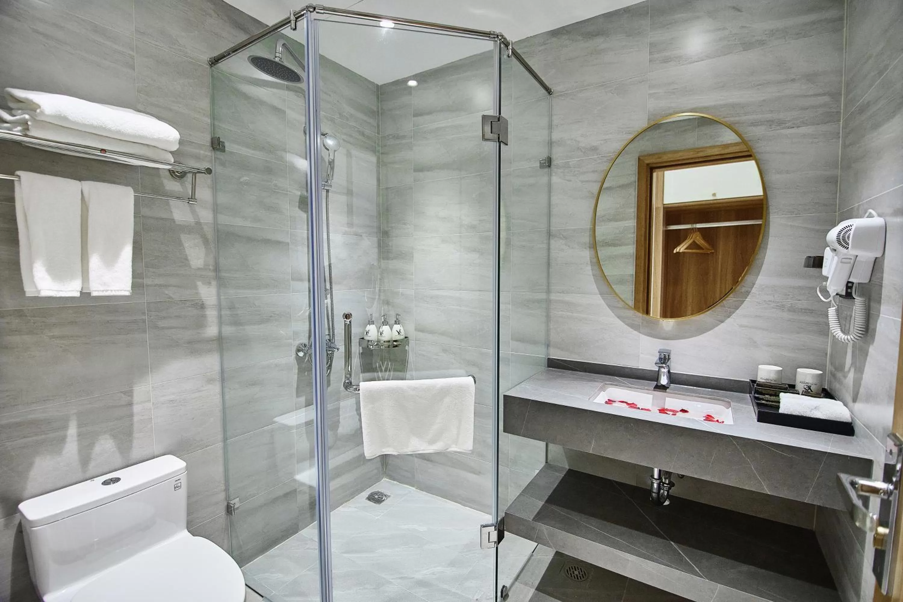 Shower in The Yen Residences Halong