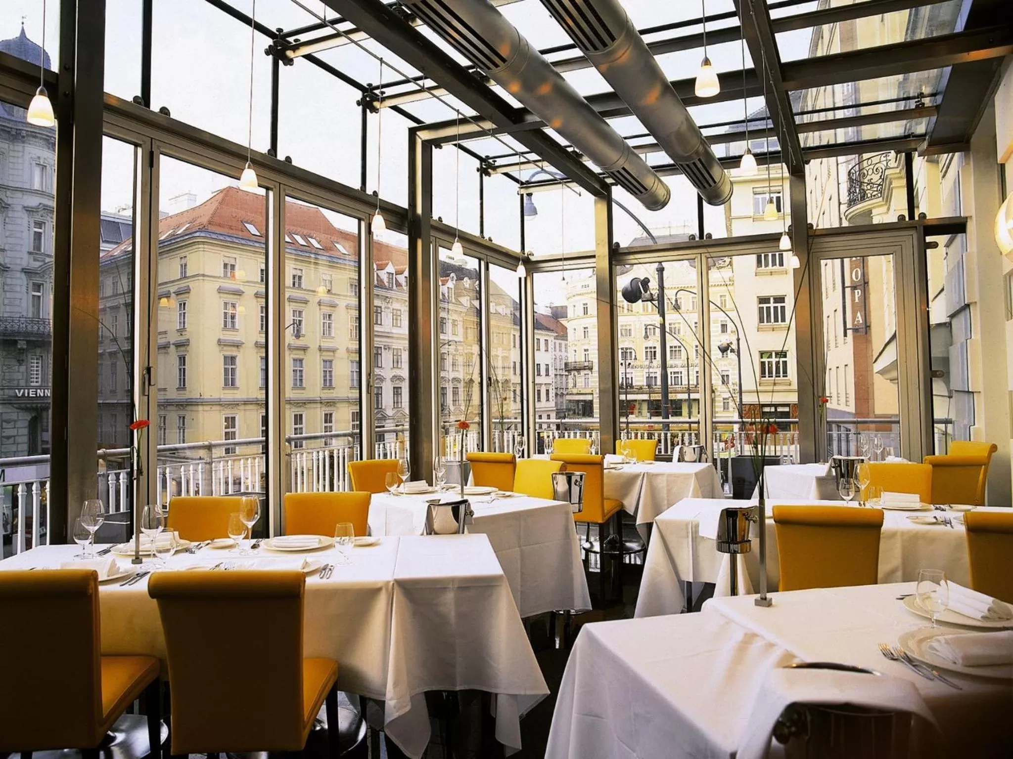 Restaurant/places to eat in Hotel Ambassador