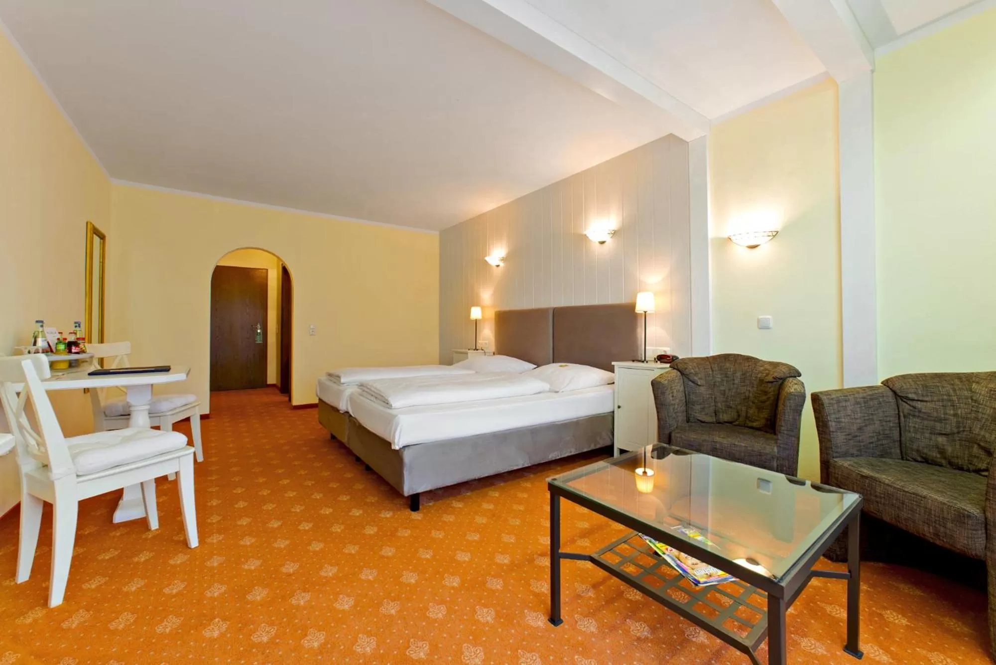 Photo of the whole room, Bed in Hotel Räucherhansl