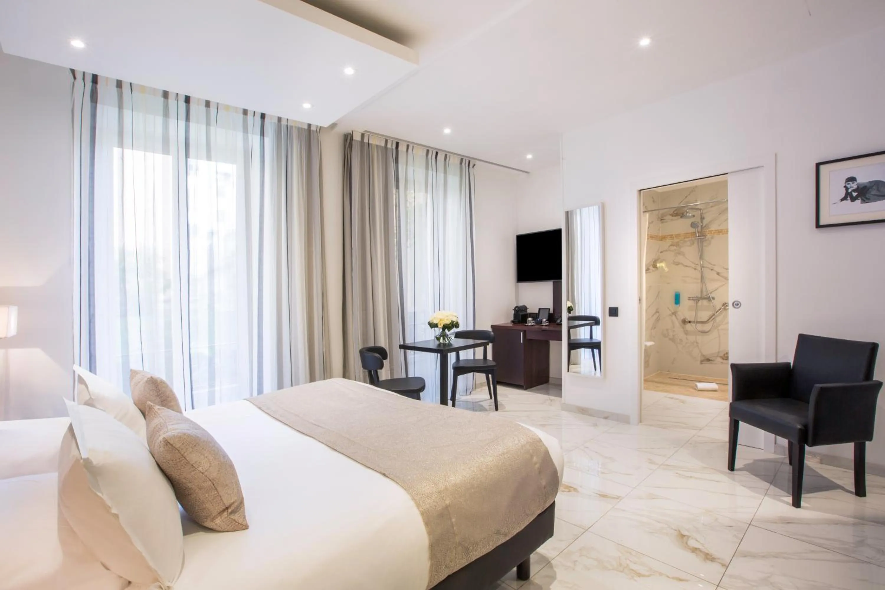 Photo of the whole room, Bed in Best Western Plus Hôtel Massena Nice