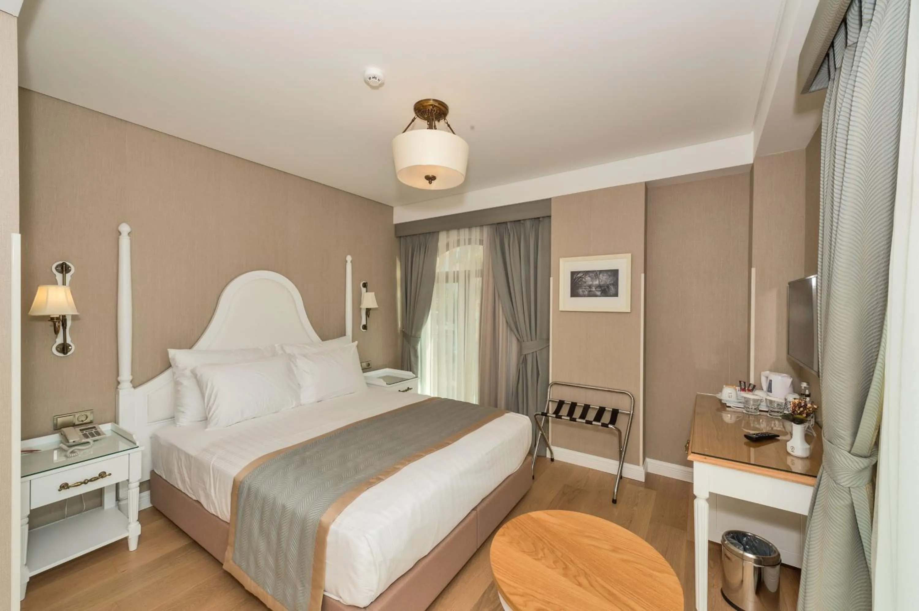 Photo of the whole room, Bed in Hanna Hotel