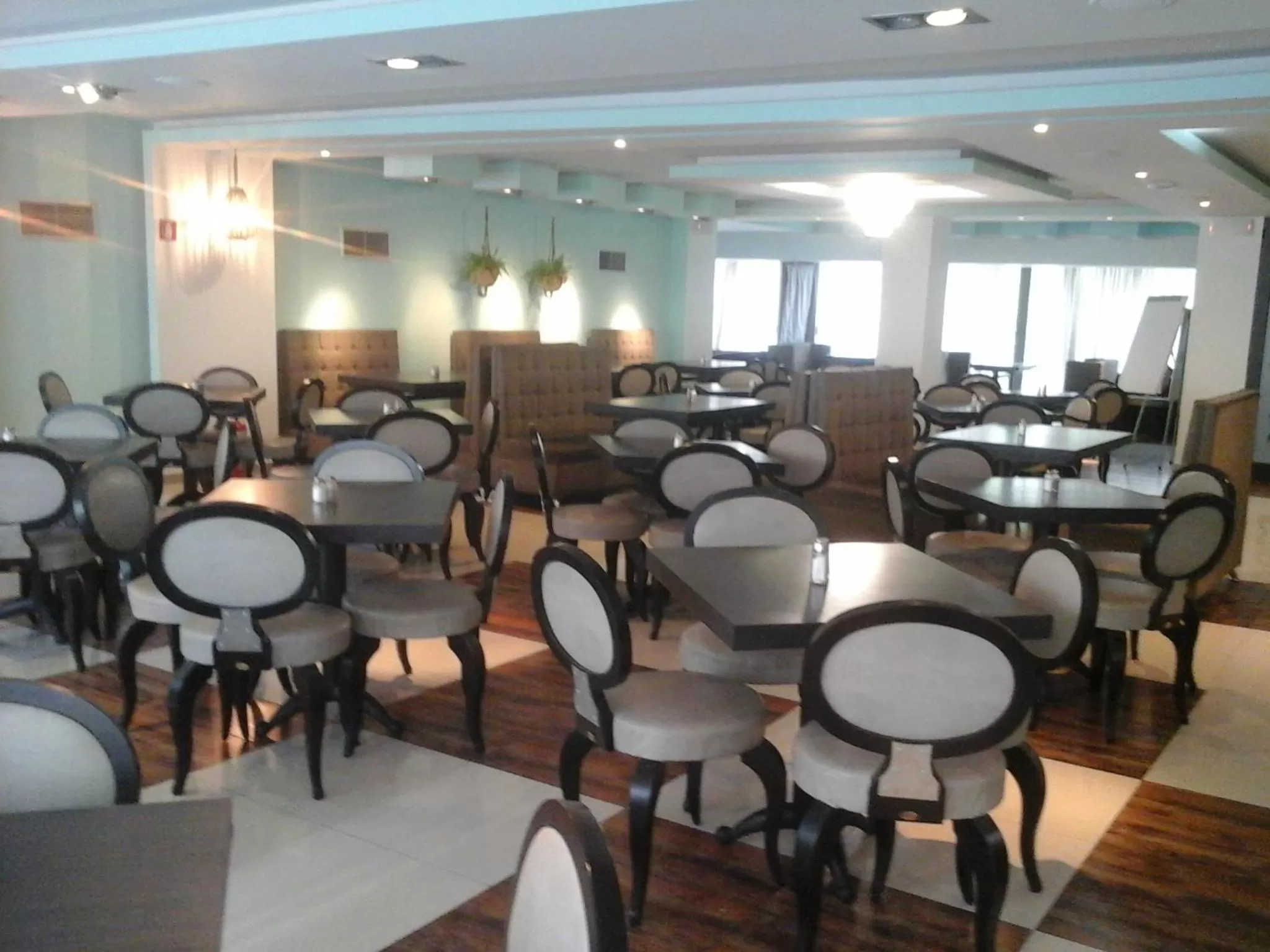 Restaurant/places to eat in Metropolitan