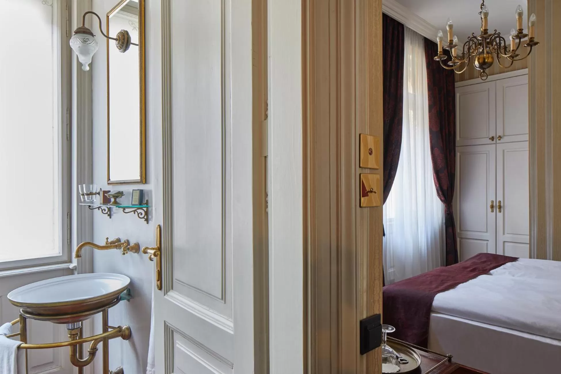 Bathroom, Bed in Gerlóczy Boutique Hotel