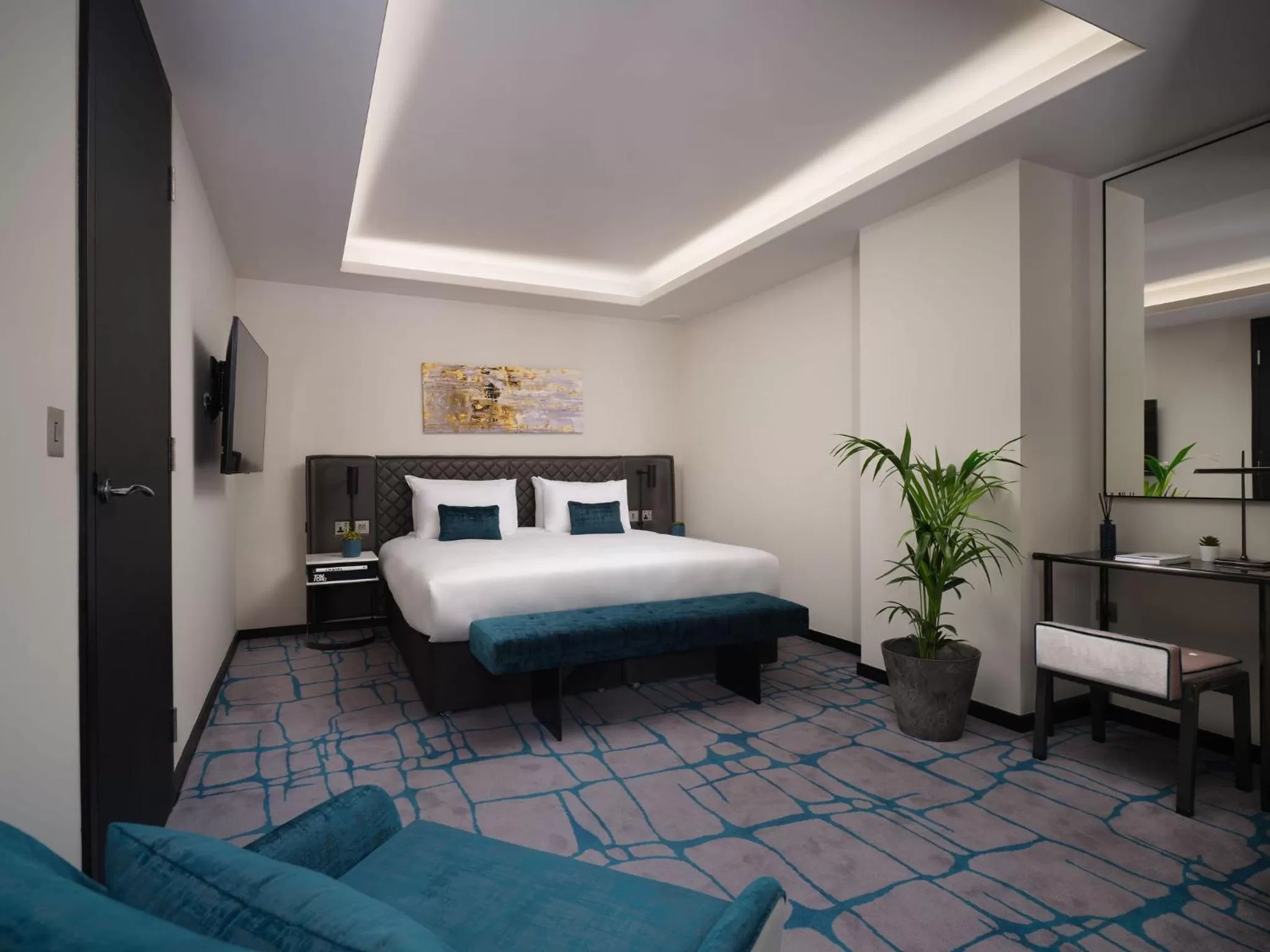 Photo of the whole room, Bed in Dao by Dorsett West London