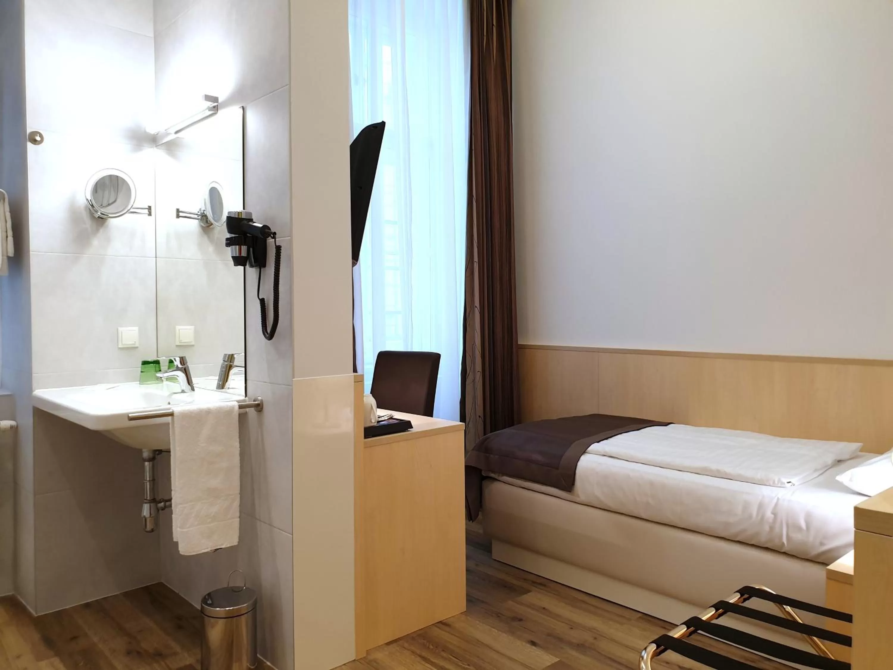 Photo of the whole room, Bed in Hotel Zipser