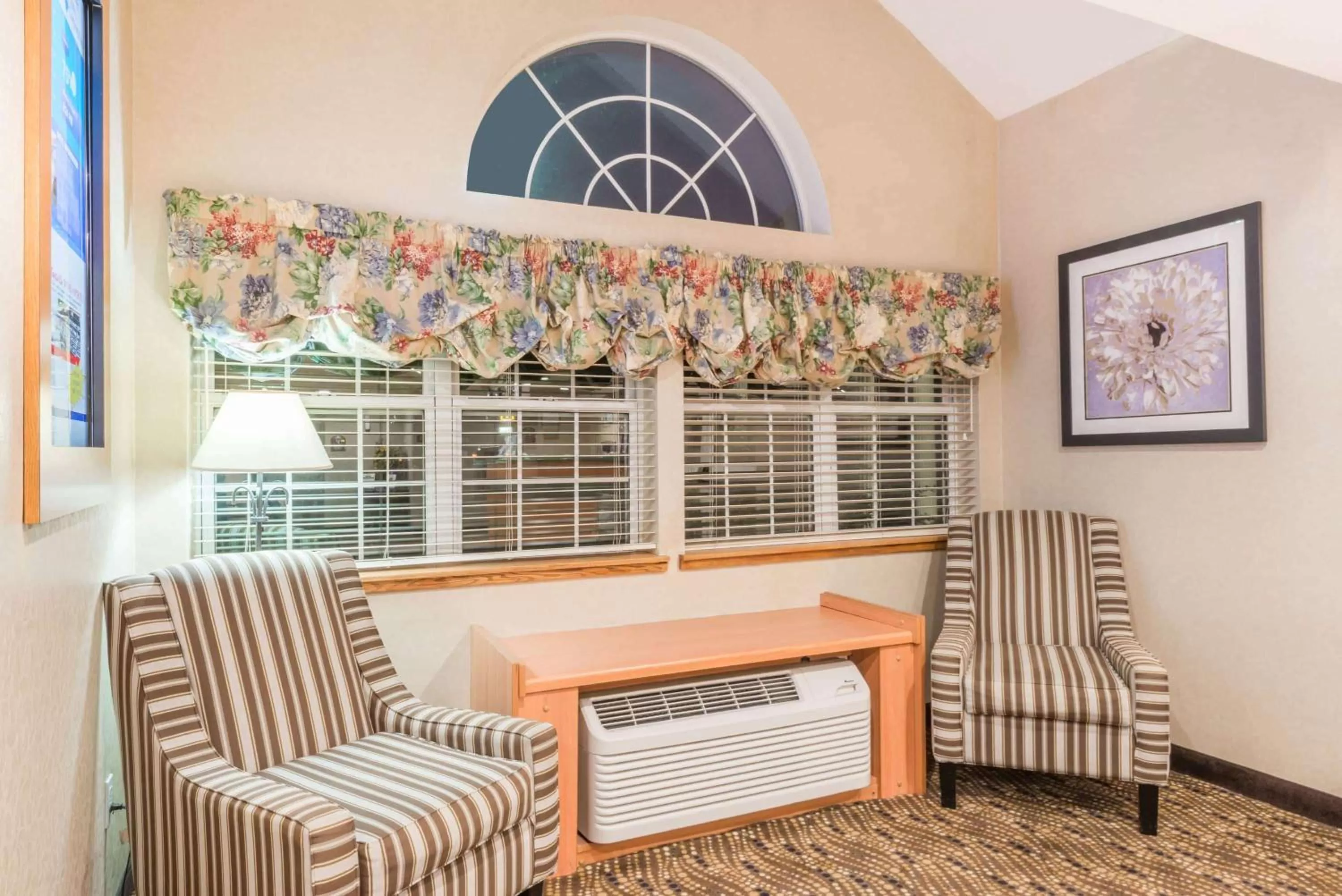 Lobby or reception in Microtel Inn & Suites by Wyndham Uncasville Casino Area