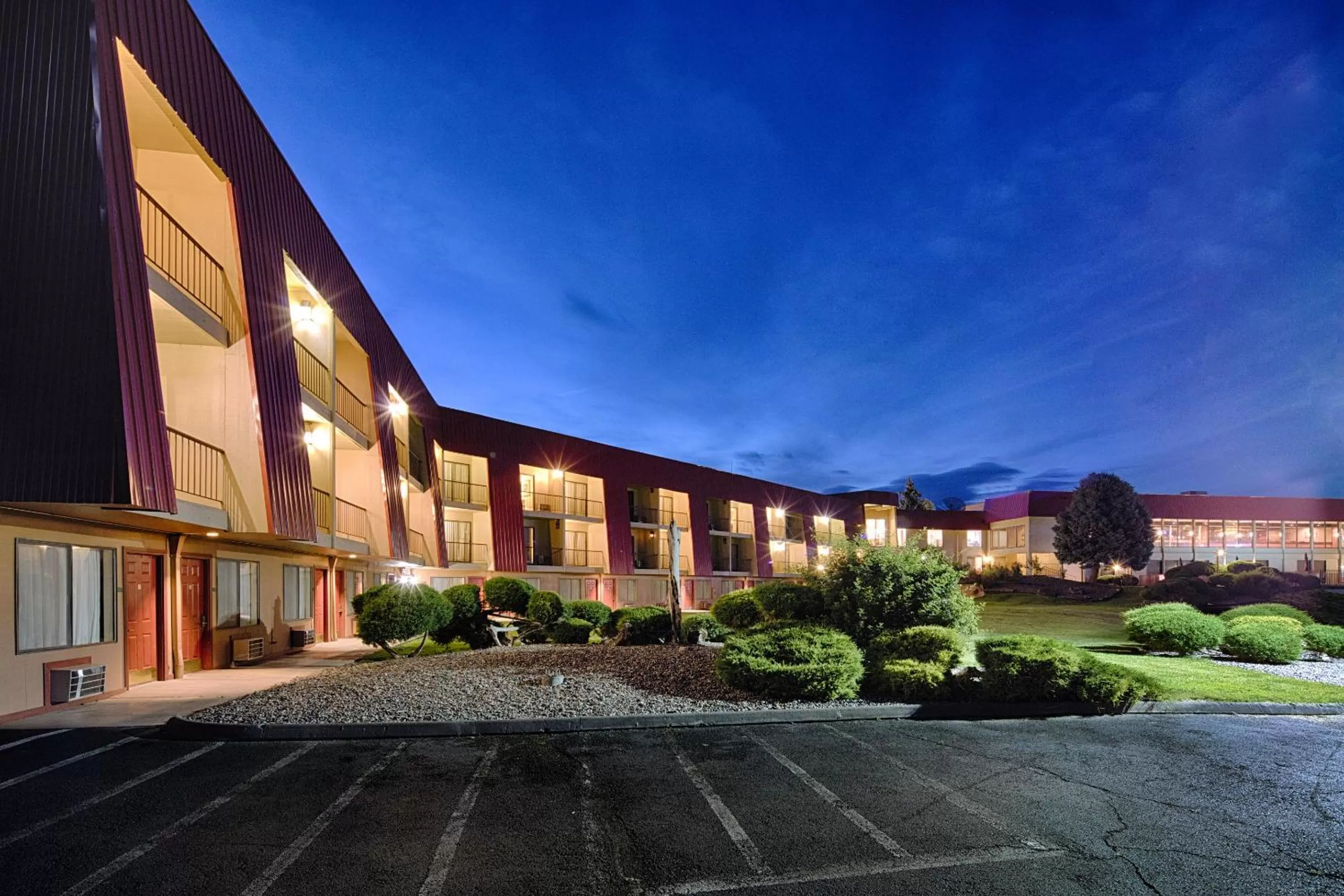 Property building in Red Lion Hotel Pendleton