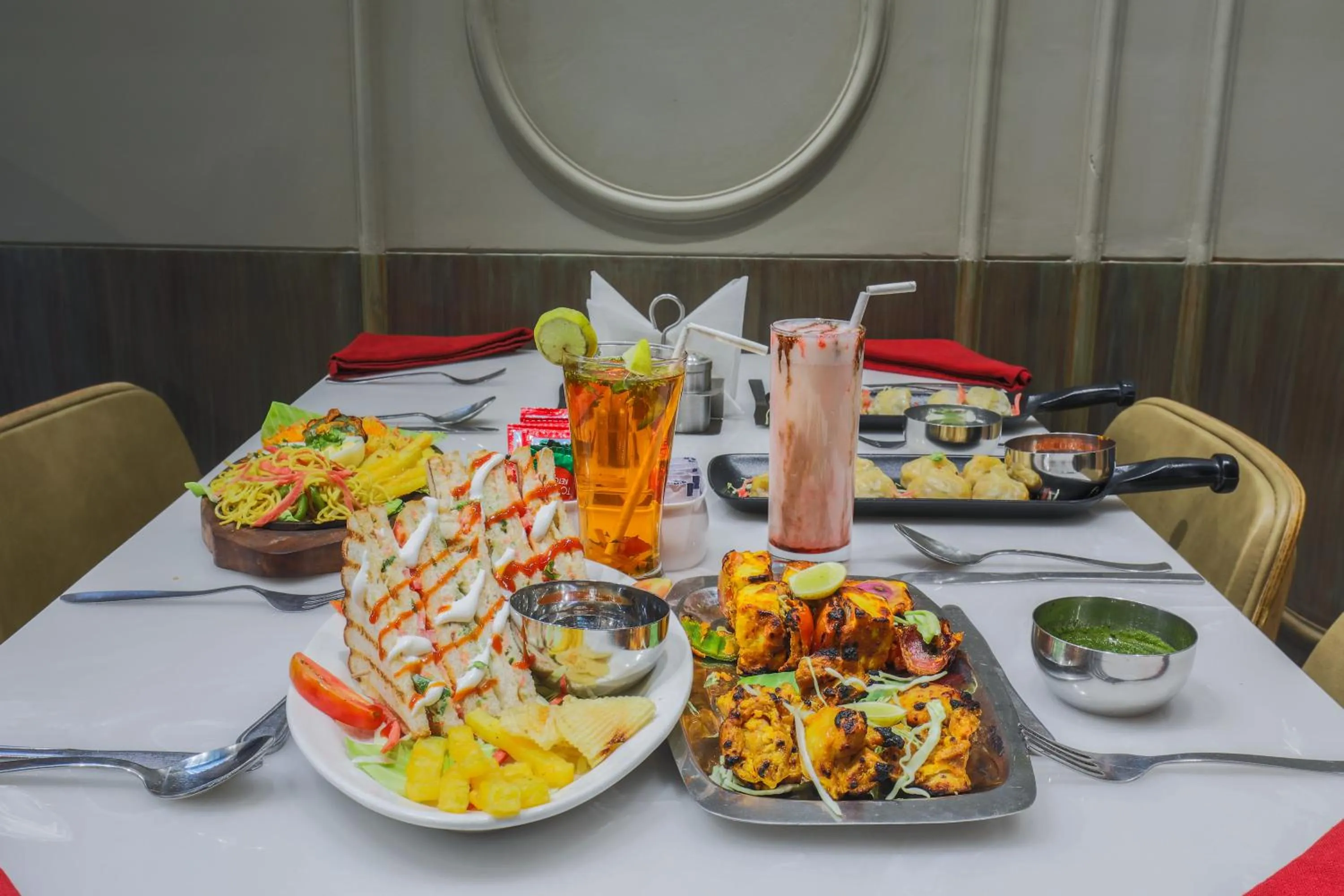 Food and drinks in Cosy Grand, Chanakyapuri by The Cosy Hotels