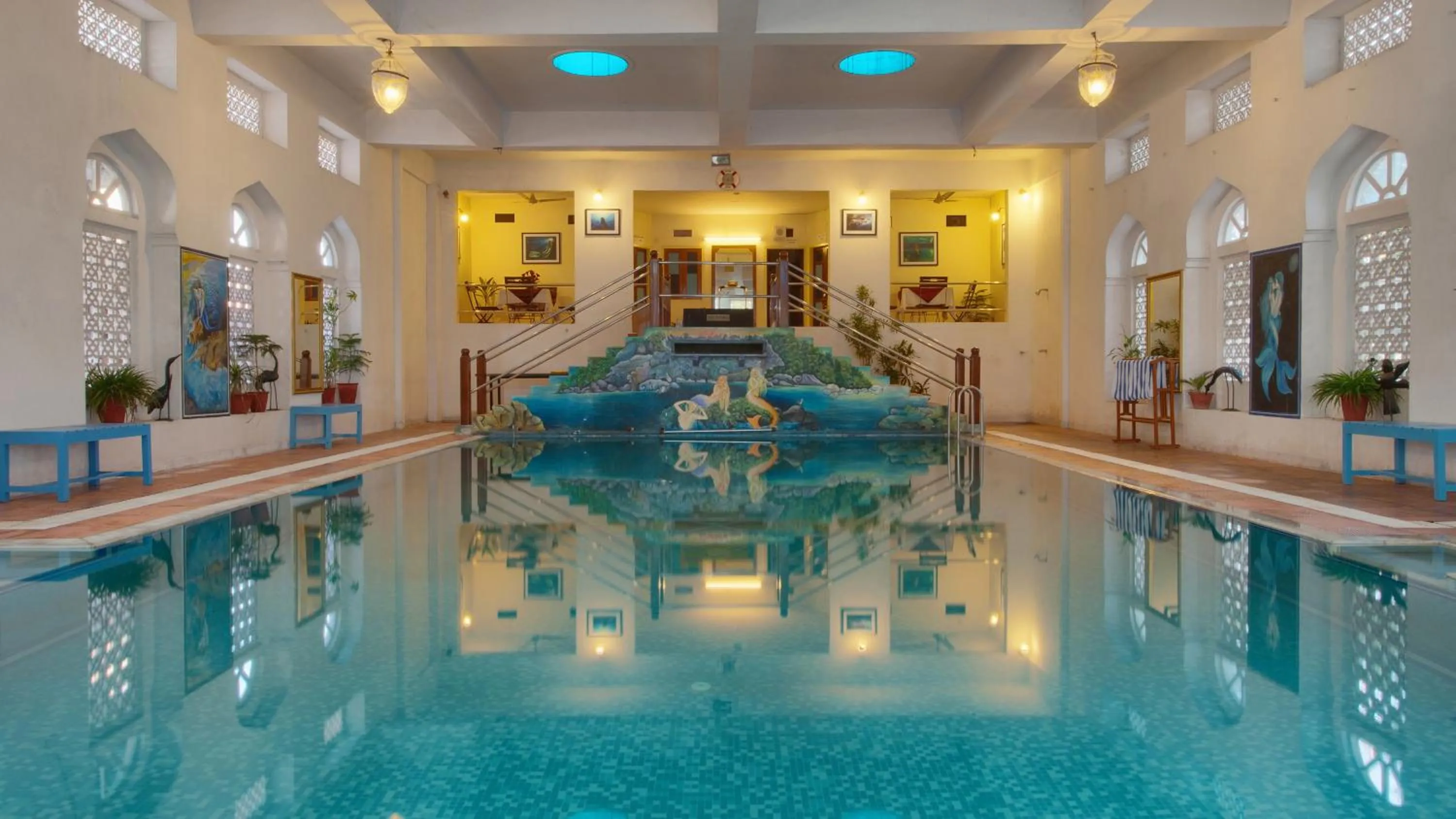 Swimming pool in Hari Mahal Palace by Pachar Group