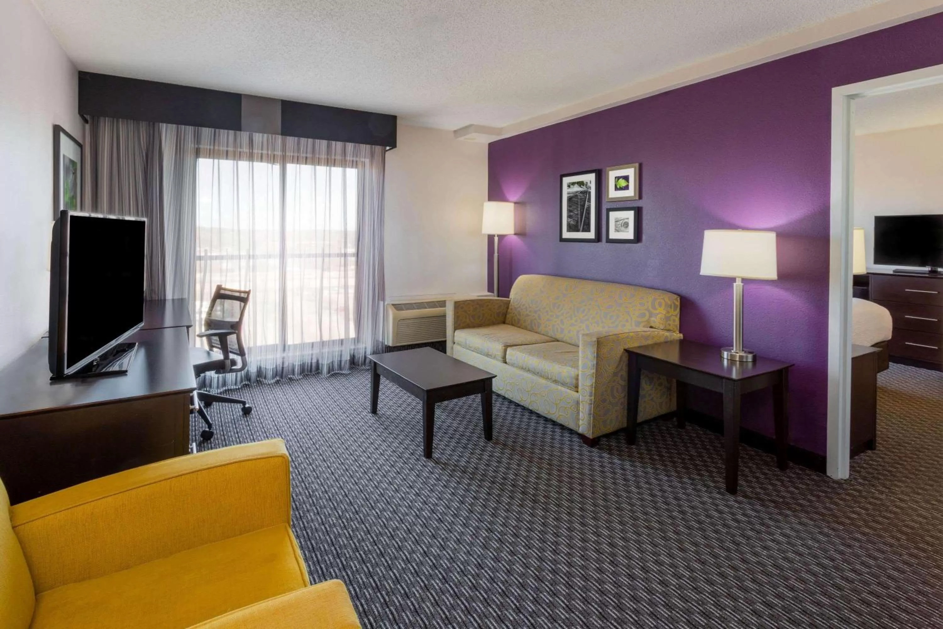 Photo of the whole room in La Quinta by Wyndham Minneapolis Bloomington W - FREE AIRPORT SHUTTLE