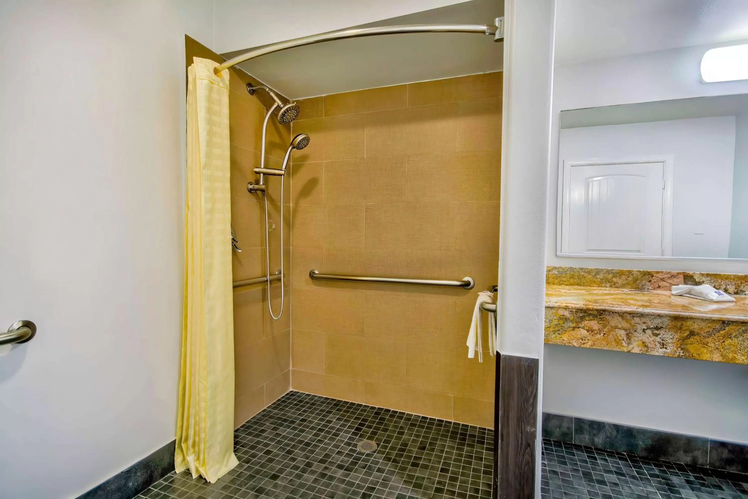 Bedroom in Motel 6 Gardena