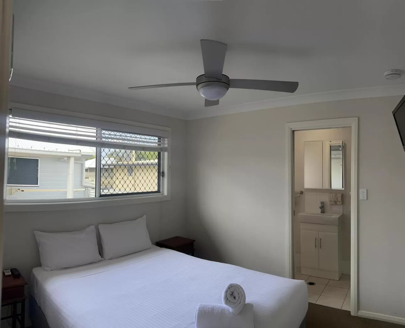 Bed in Pete's Place Roma