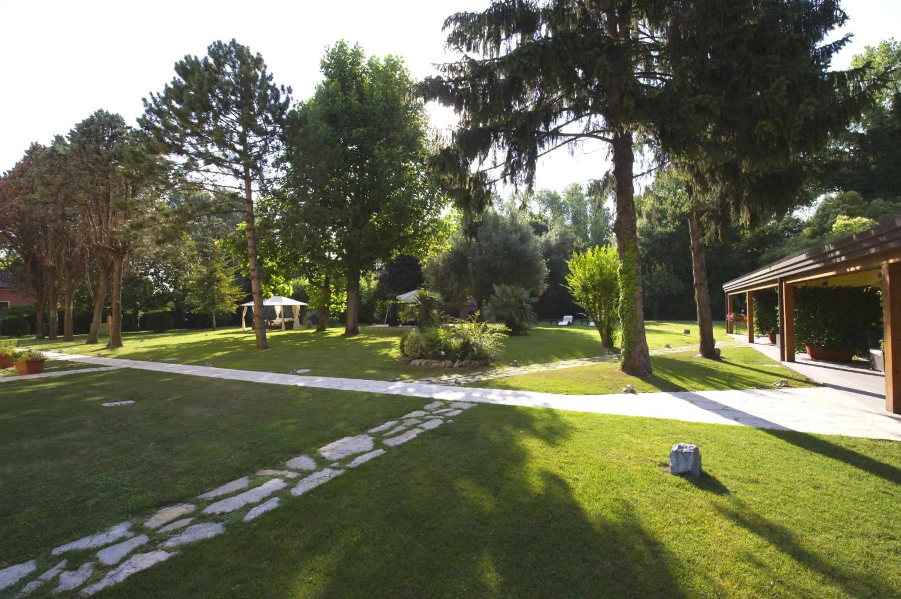 Garden in Viktoria Palace Hotel