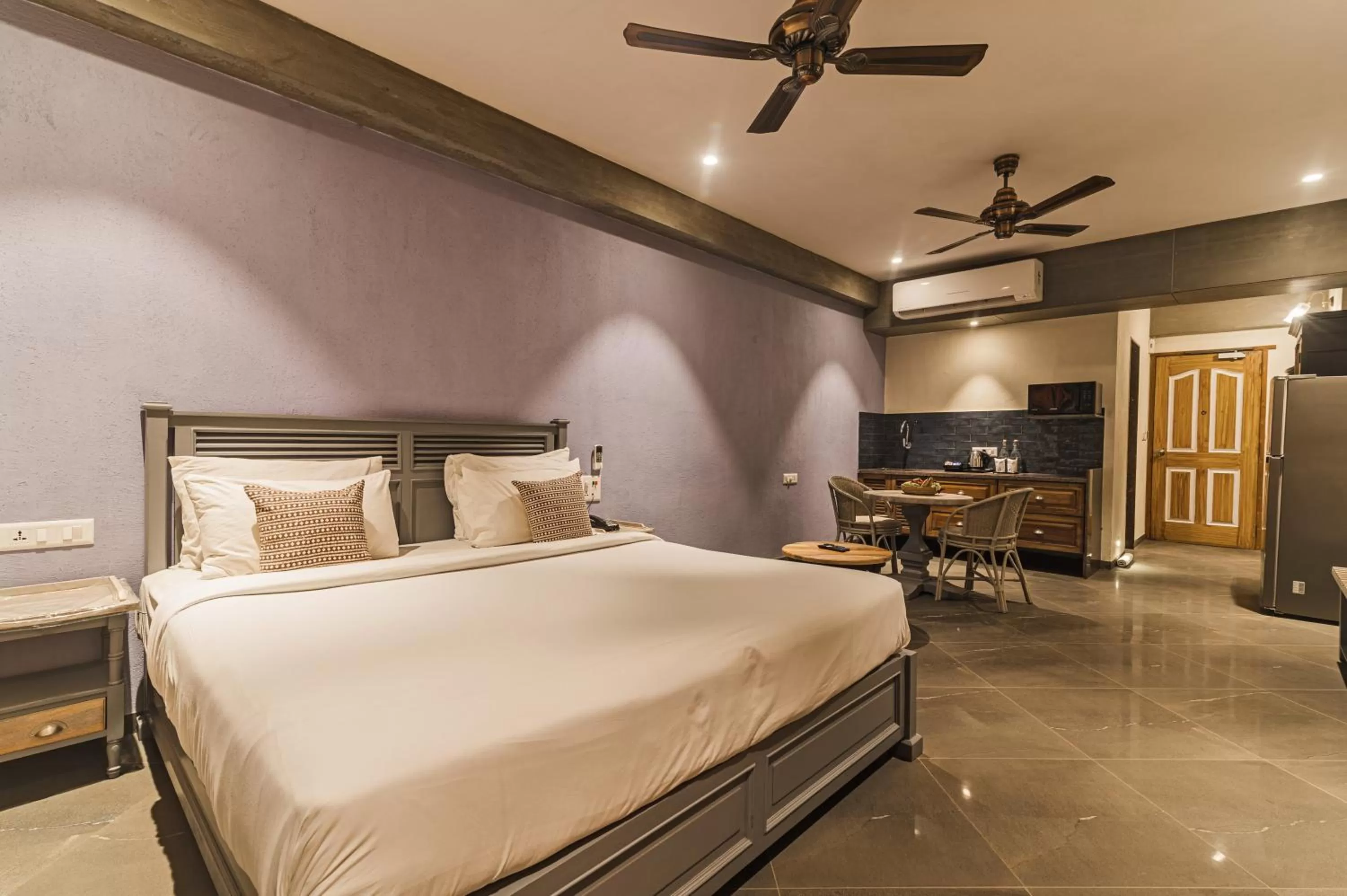 Photo of the whole room, Bed in Bougainvilla Apartment