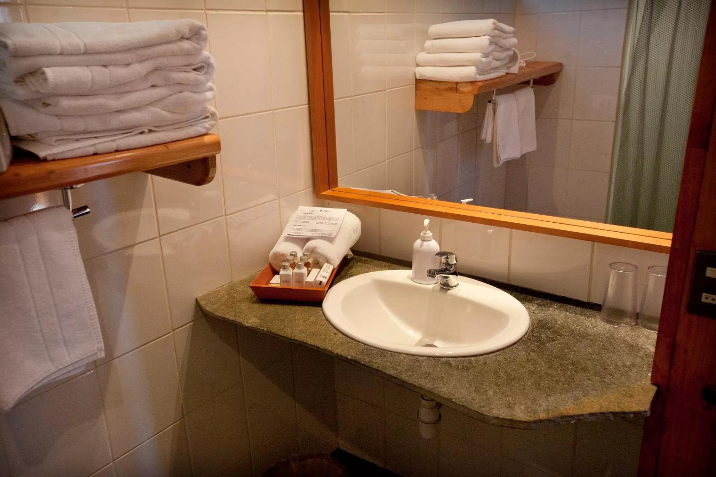 Bathroom in Hotel Antumalal