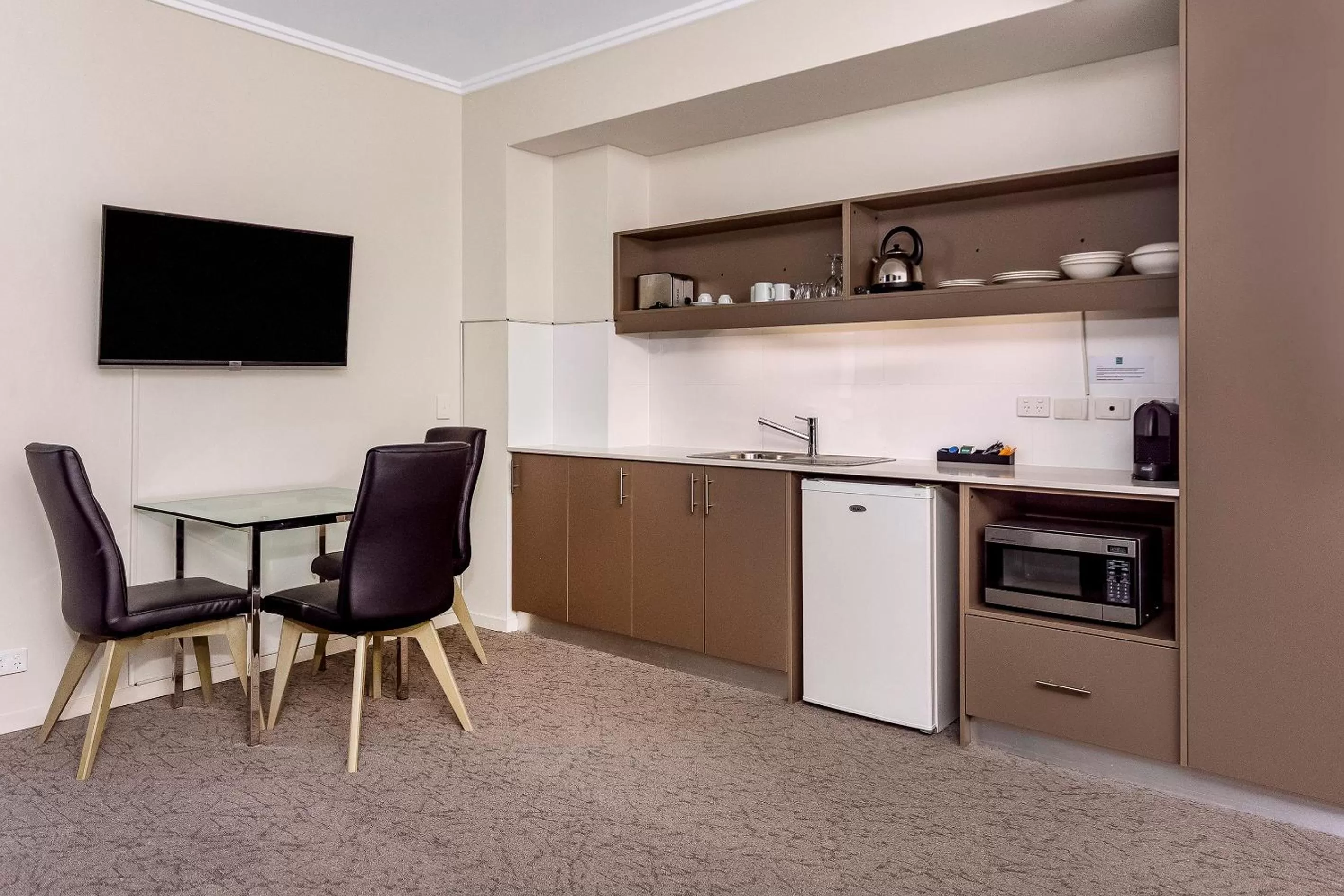 TV and multimedia in New Haus by Hougoumont Hotel, former Bannister 22