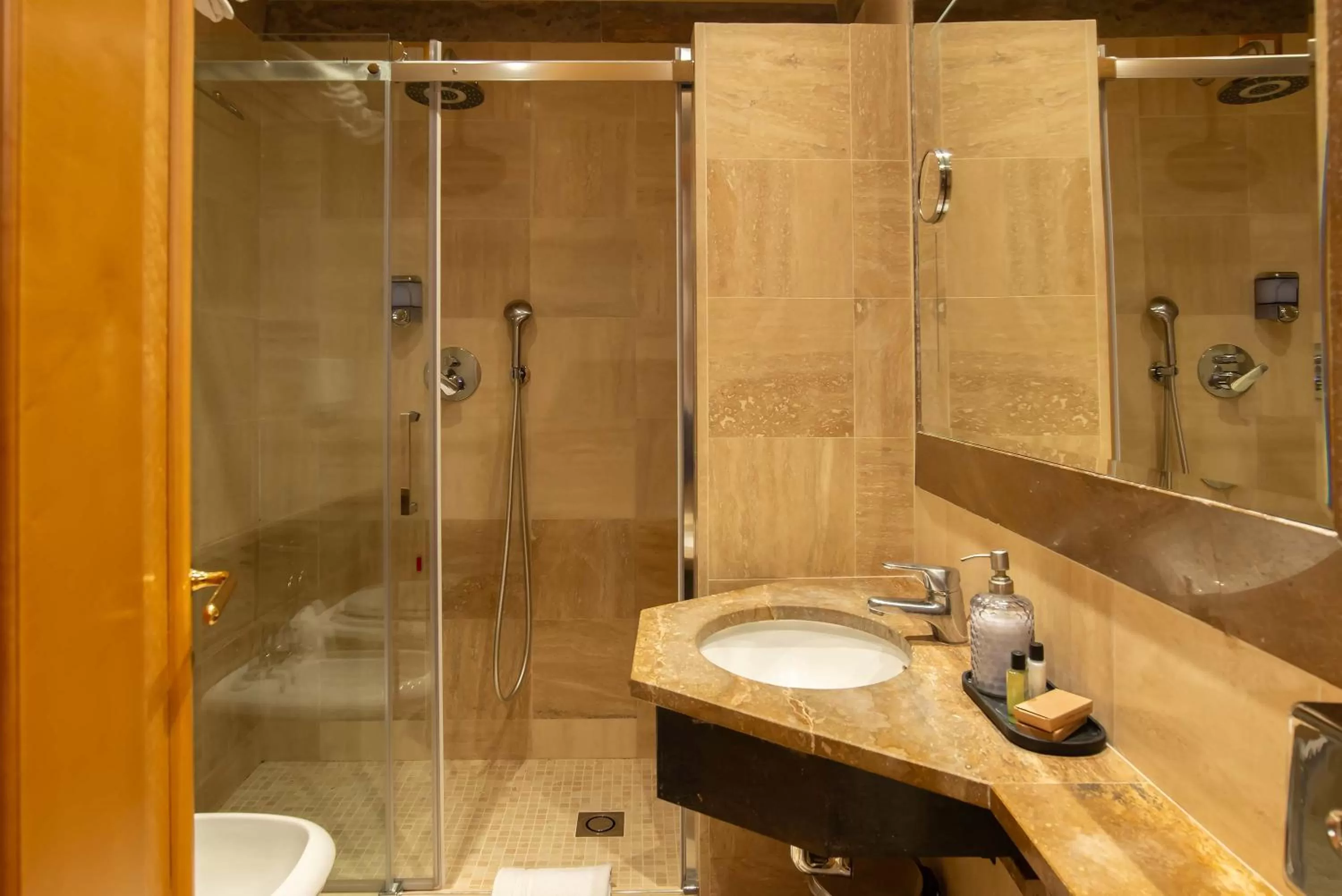 Bathroom in Hotel White