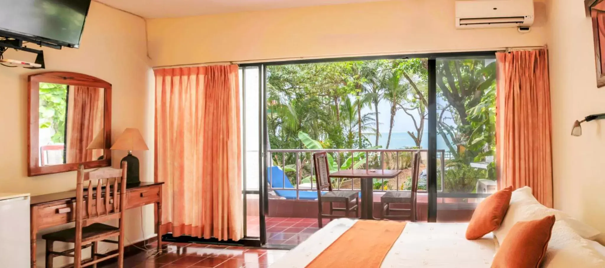 King Room with Sea View in Hotel Alegria King Room with Sea View in Hotel Alegria