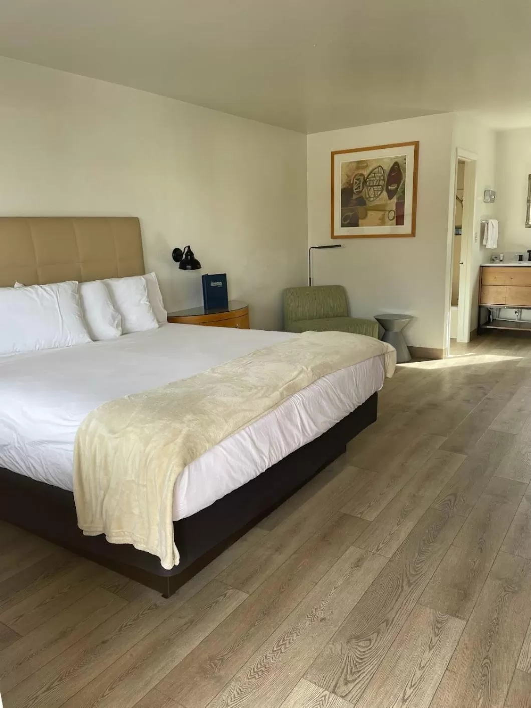 Bed in The Virginian Inn Moab Downtown