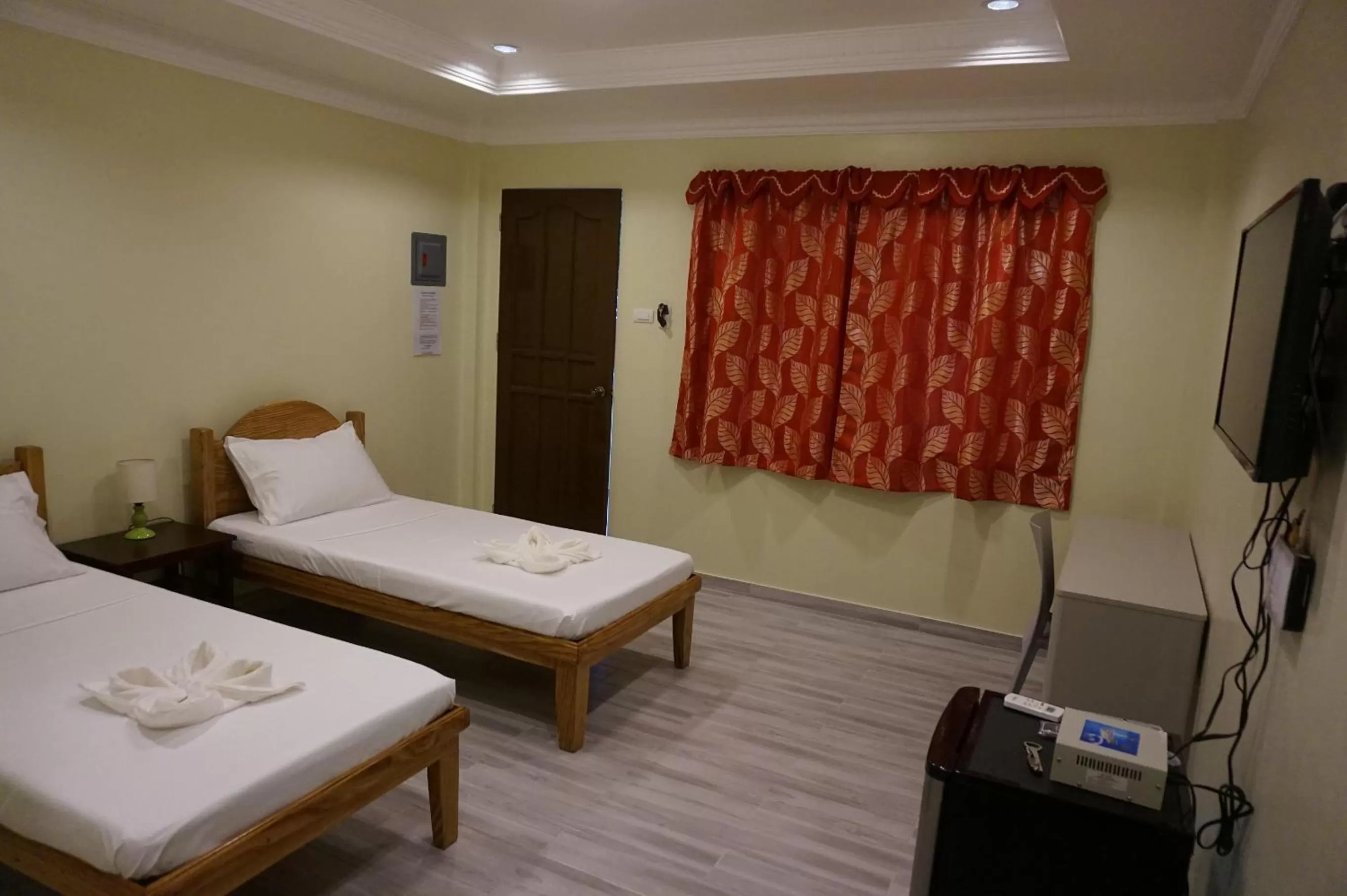 Photo of the whole room, Bed in Wellbeach Dive Resort