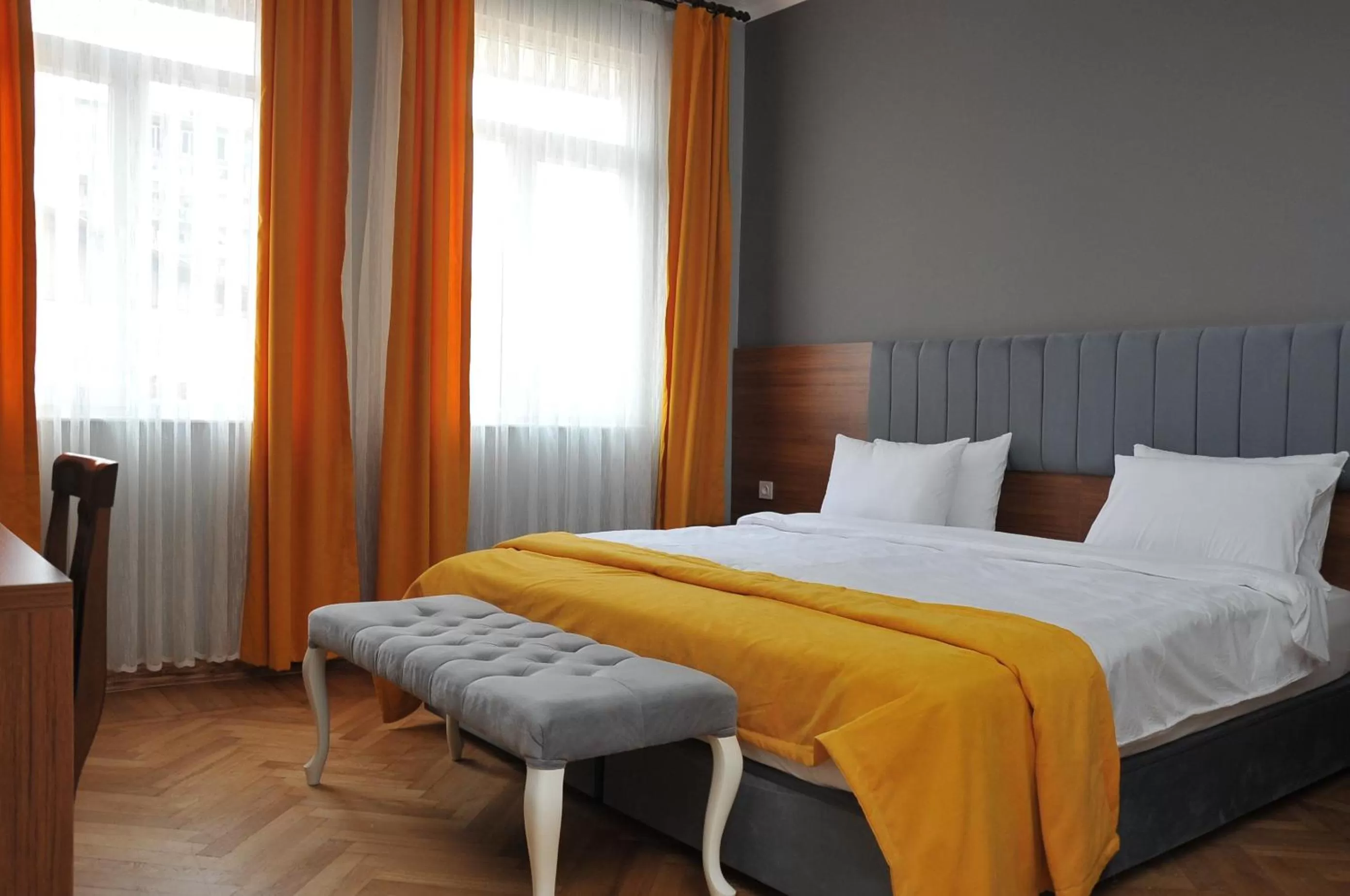 Bedroom, Bed in Palm Hotel