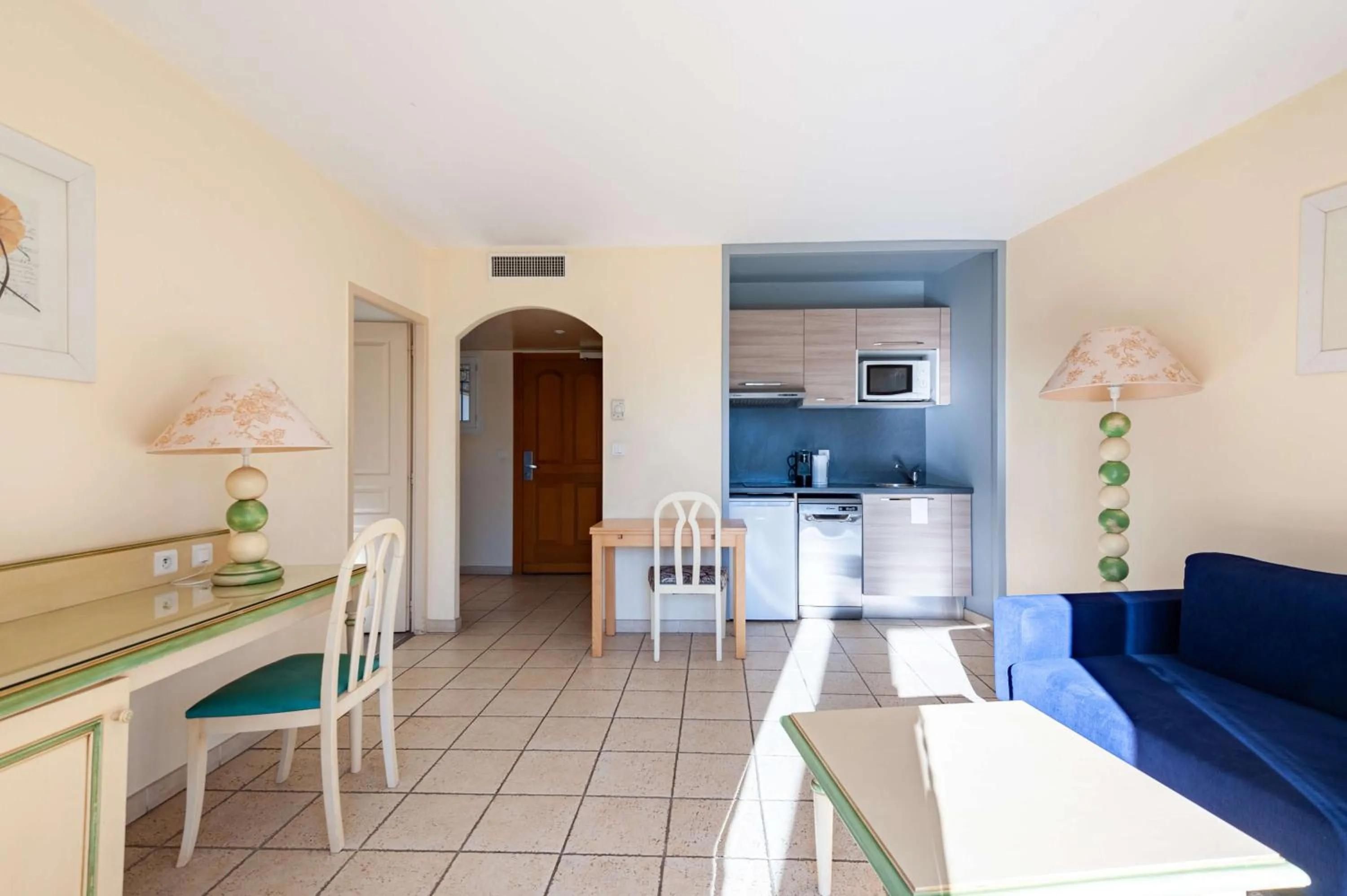 Kitchen or kitchenette in Residhotel Golf Grand Avignon