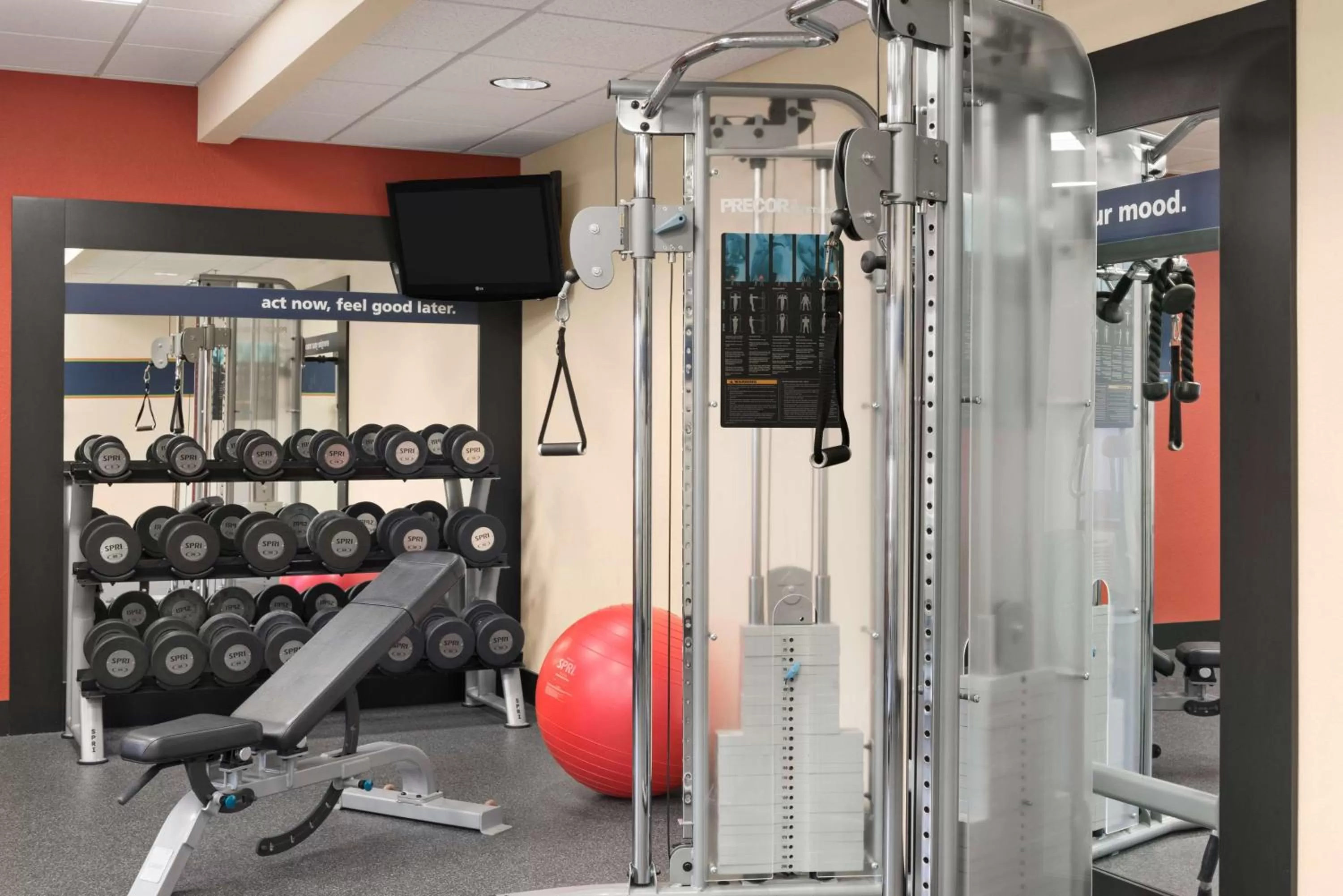 Fitness centre/facilities in Hampton Inn Lawrence