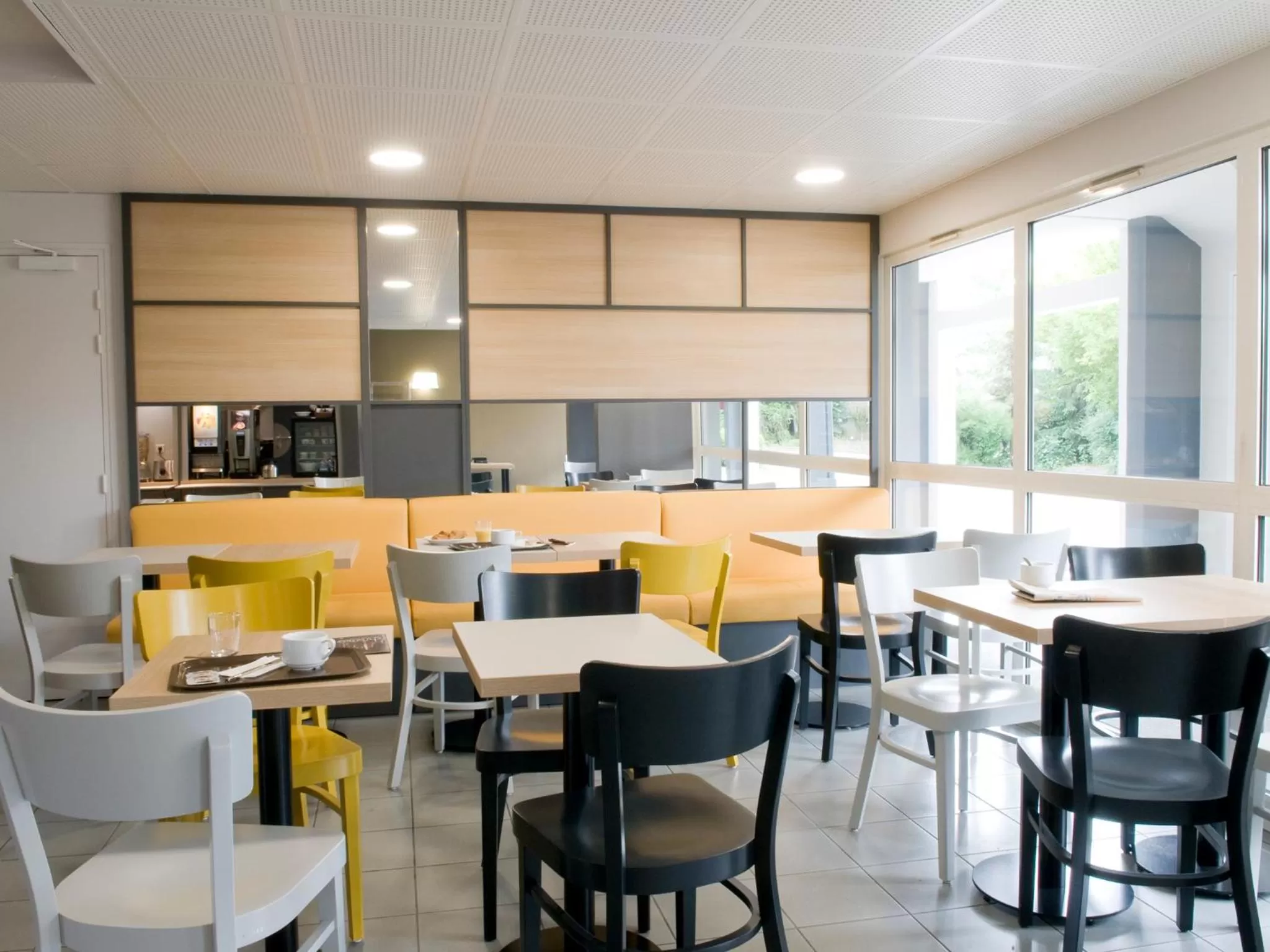 Restaurant/places to eat in B&B HOTEL Amiens