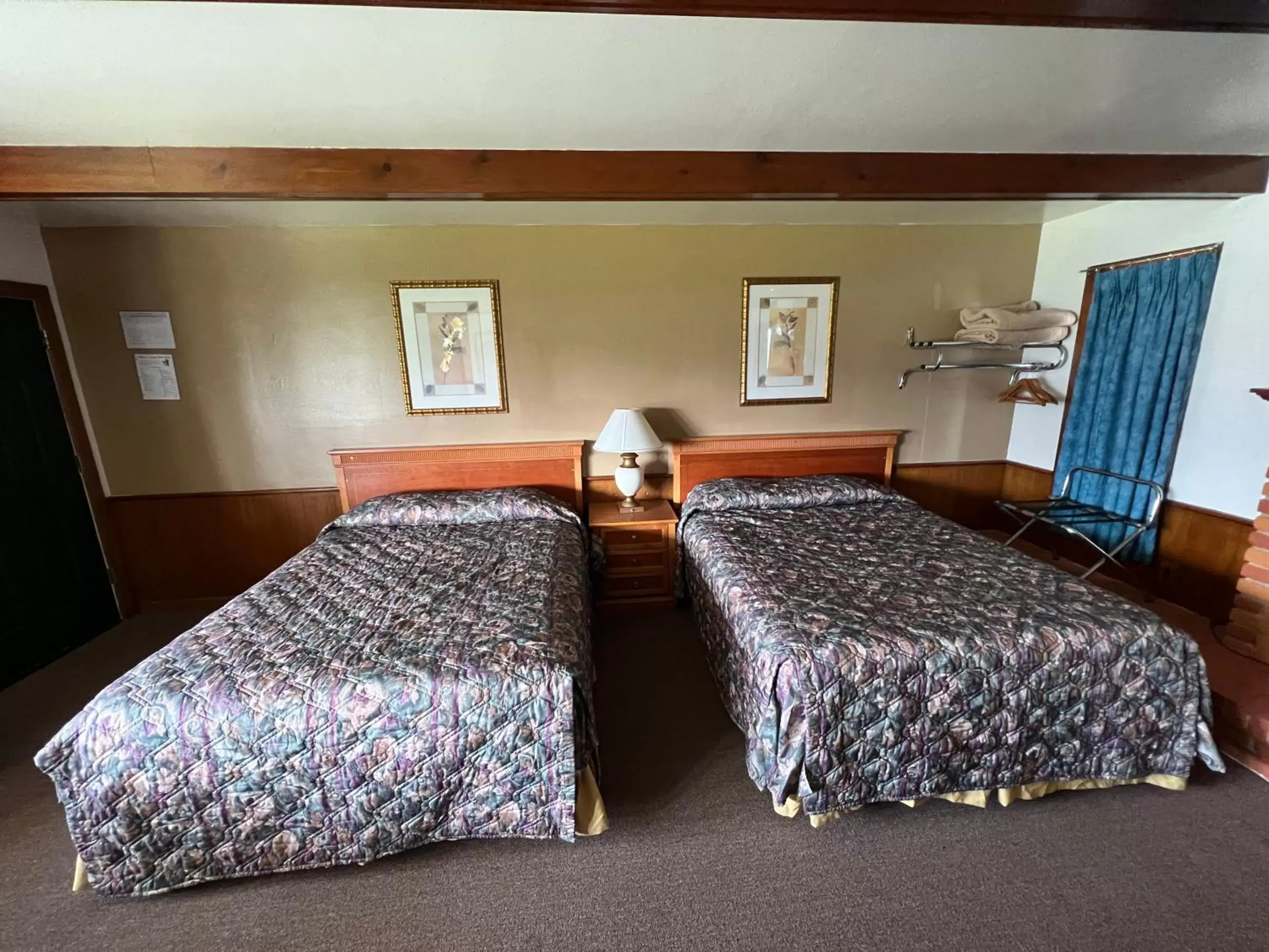 Deluxe Queen Room in Spinning Wheel Motel Deluxe Queen Room in Spinning Wheel Motel