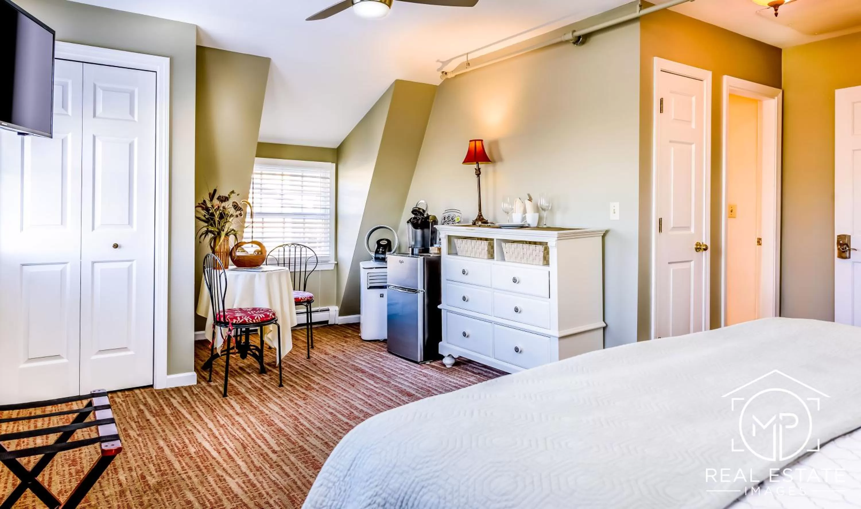 Other, Bed in Bouchard Restaurant & Inn